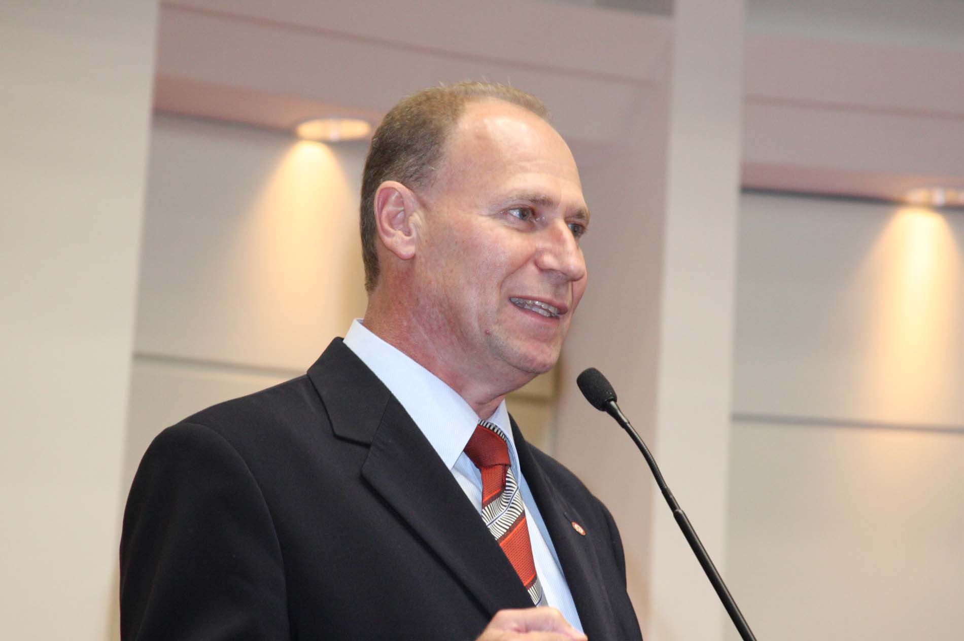 Deputado Herneus de Nadal (PMDB)