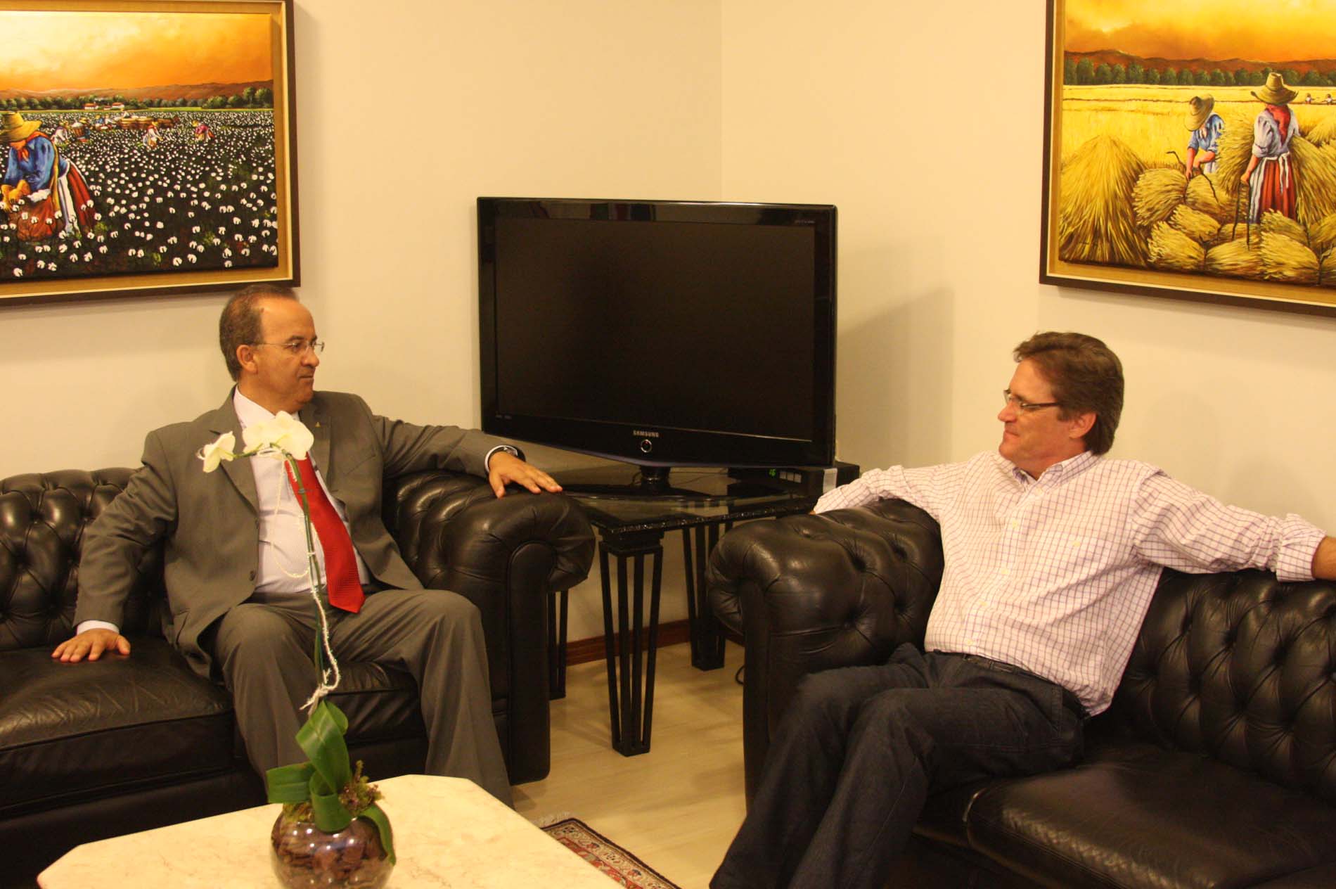 Entrega do alvará pelo prefeito Dário Berger