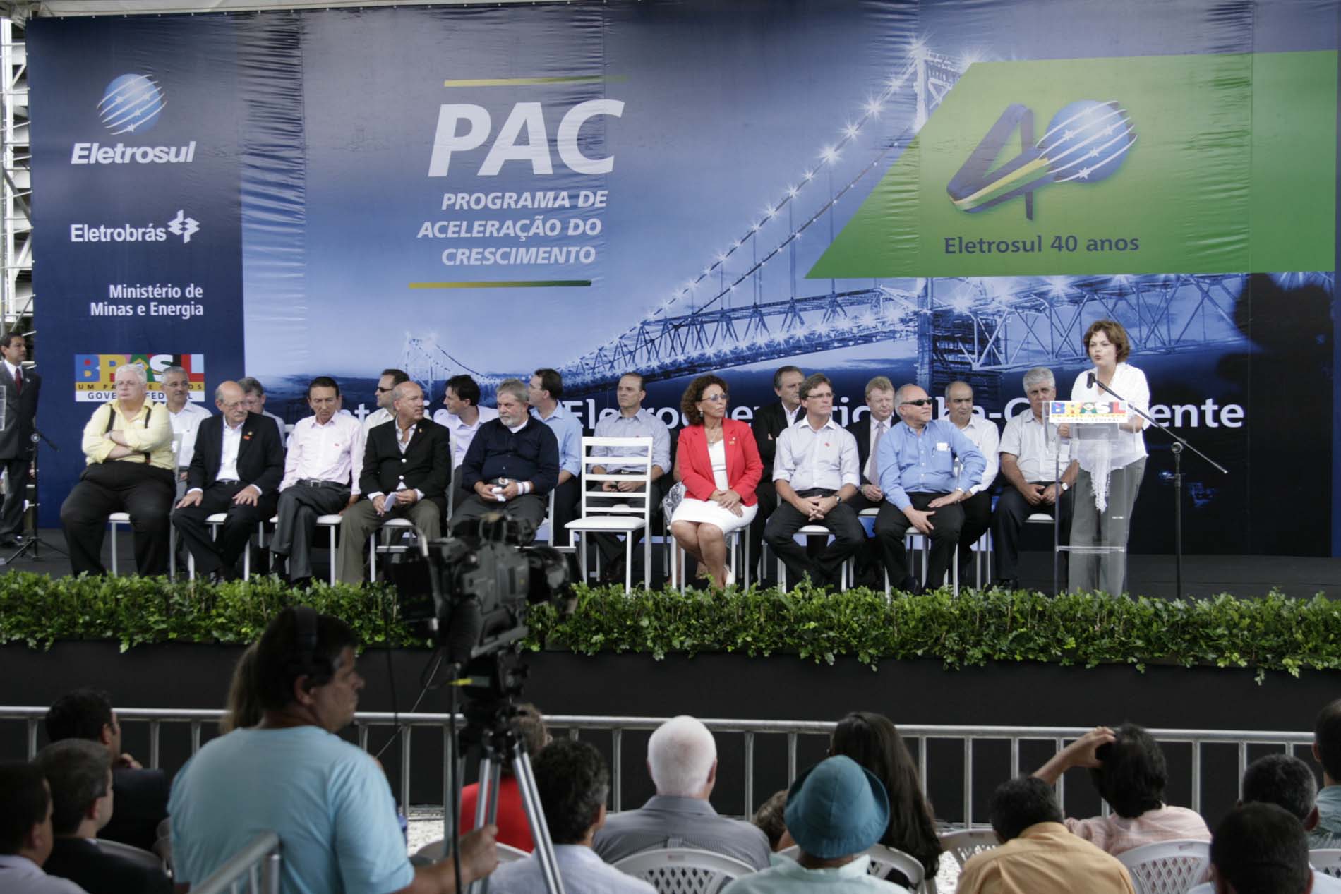 Lula inaugura sistema de energia elétrica em SC