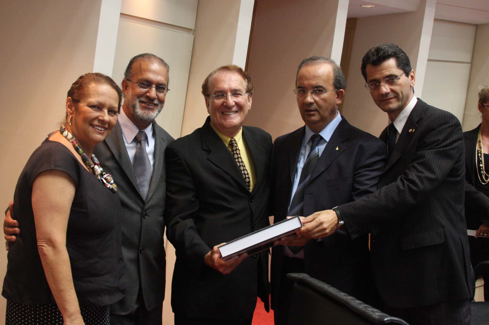 José Eli Francisco recebe homenagem pelos 50 anos de comunicação