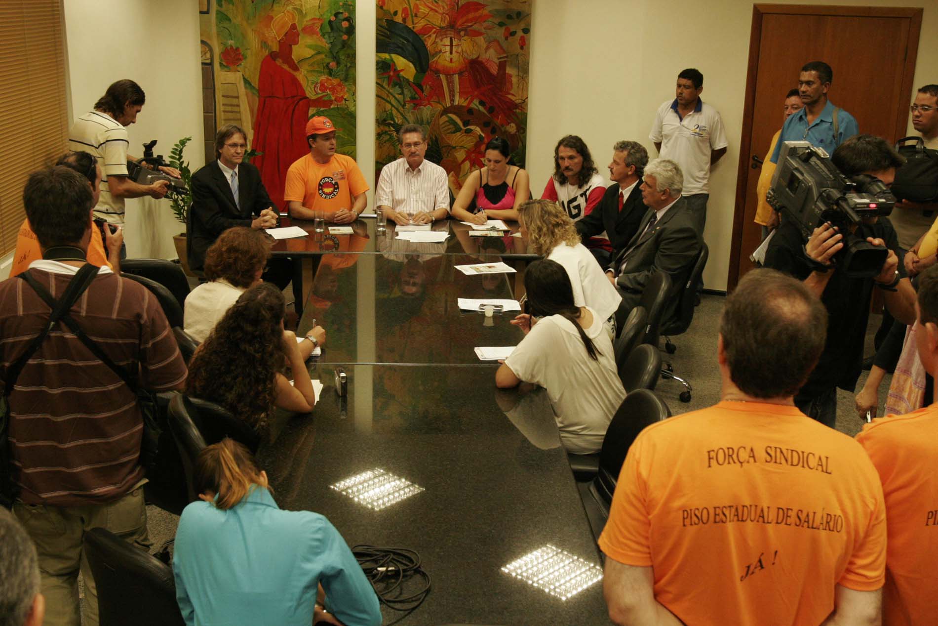 Coletiva sobre o novo piso estadual de salário