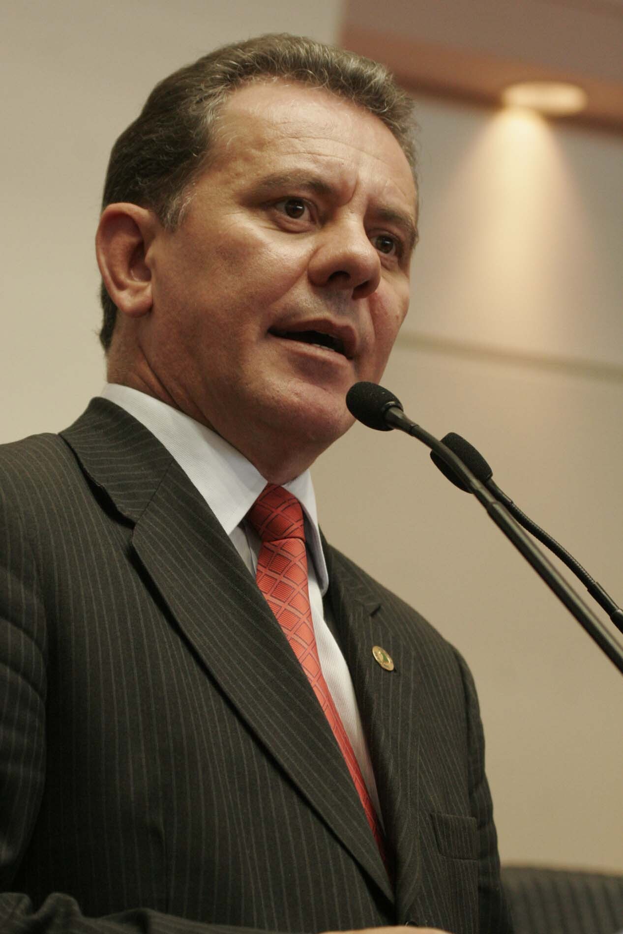 Dos Gabinetes – Ponticelli denuncia contratação ilegal do filho de Eduardo Moreira no Detran