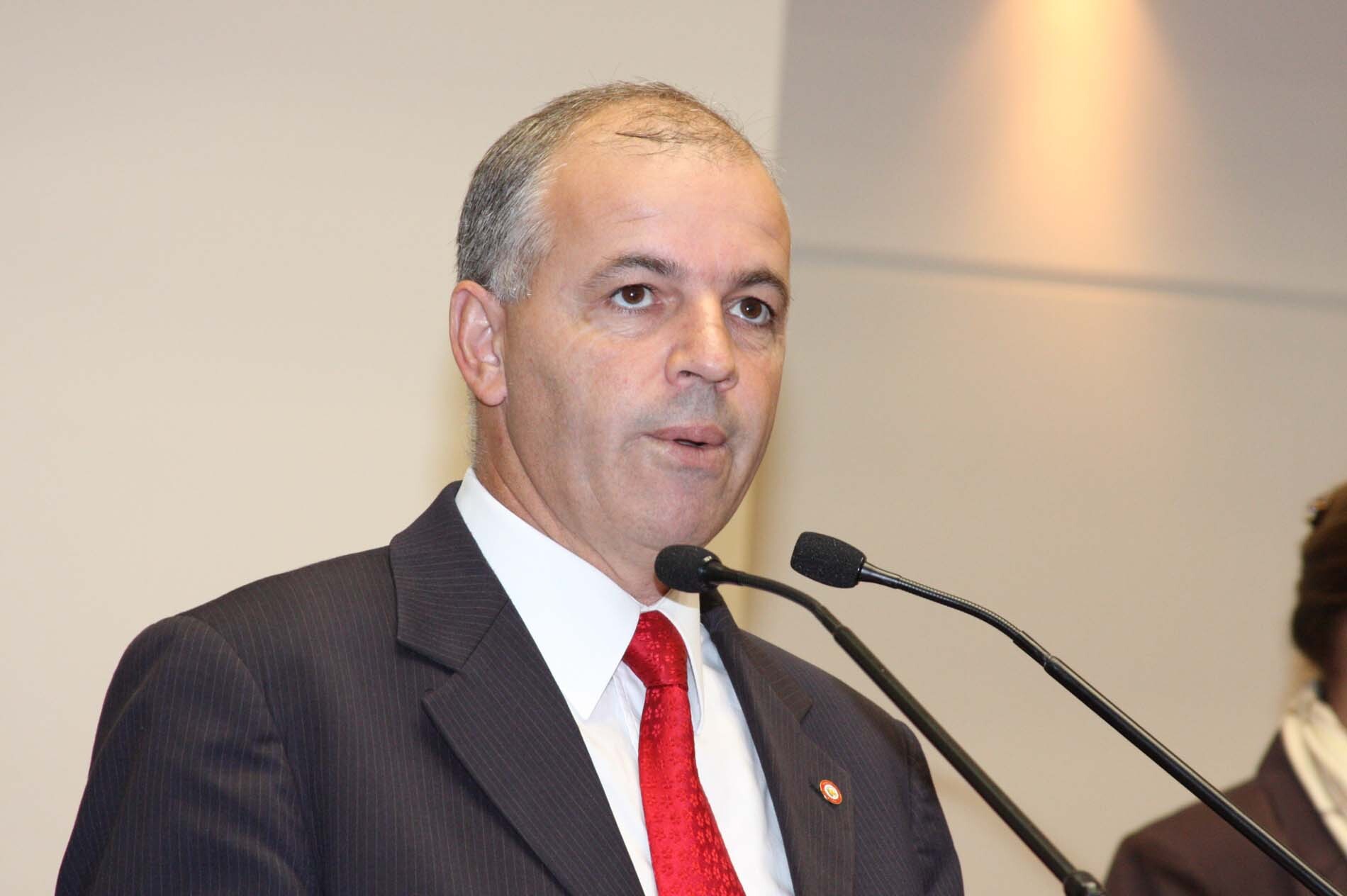 Dos Gabinetes – Soares critica tentativa do Iprev de atrasar pagamento de pensão