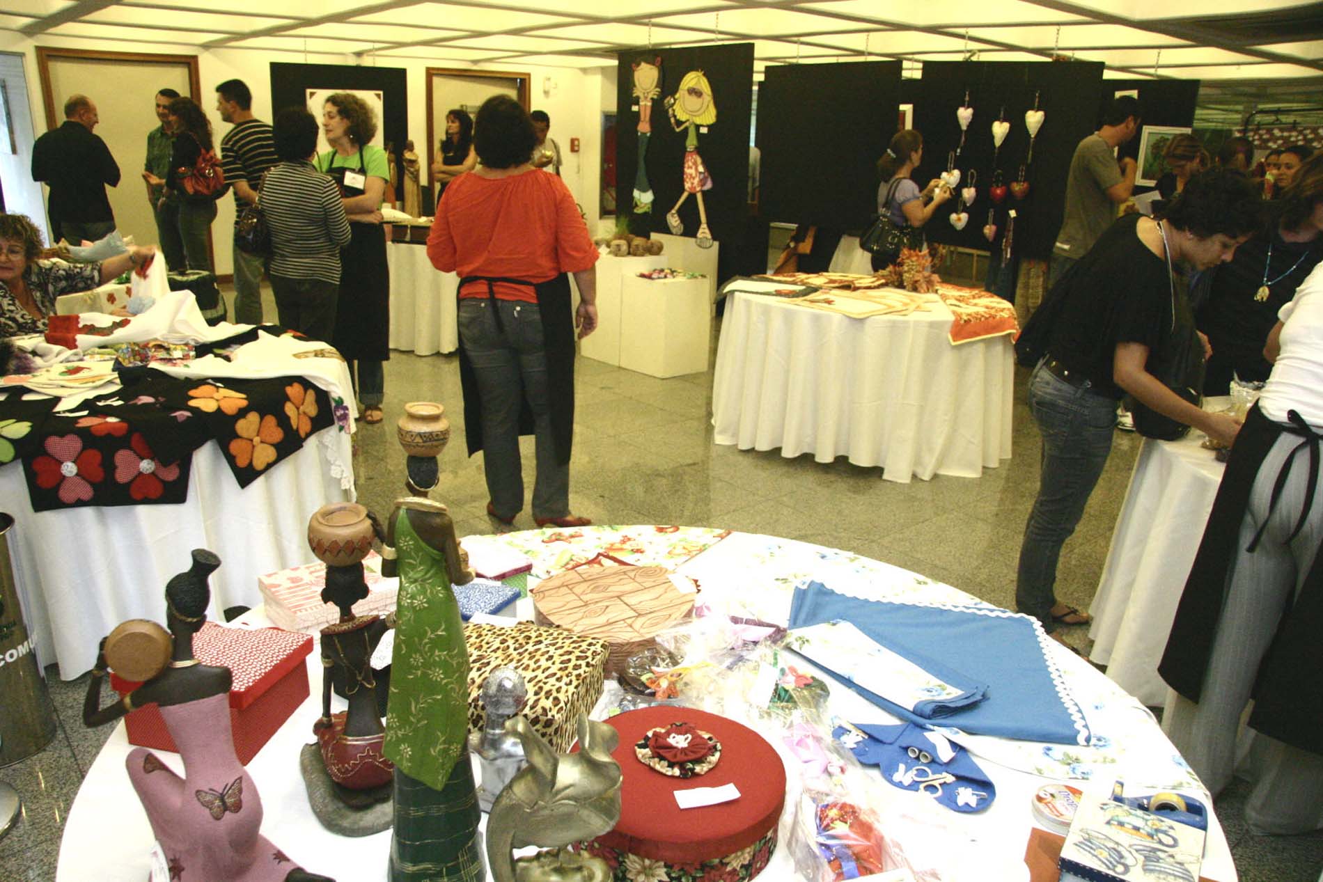 Exposição da Associação das Mulheres Oestinas em Florianópolis - AMOFLOR.