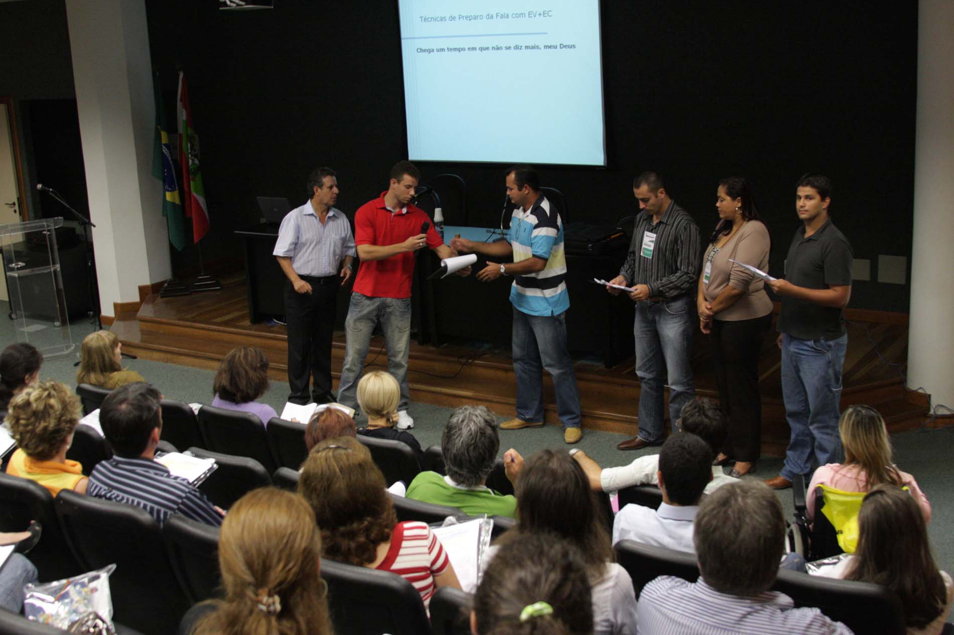 Curso de Oratória oferece técnicas para melhorar a comunicação