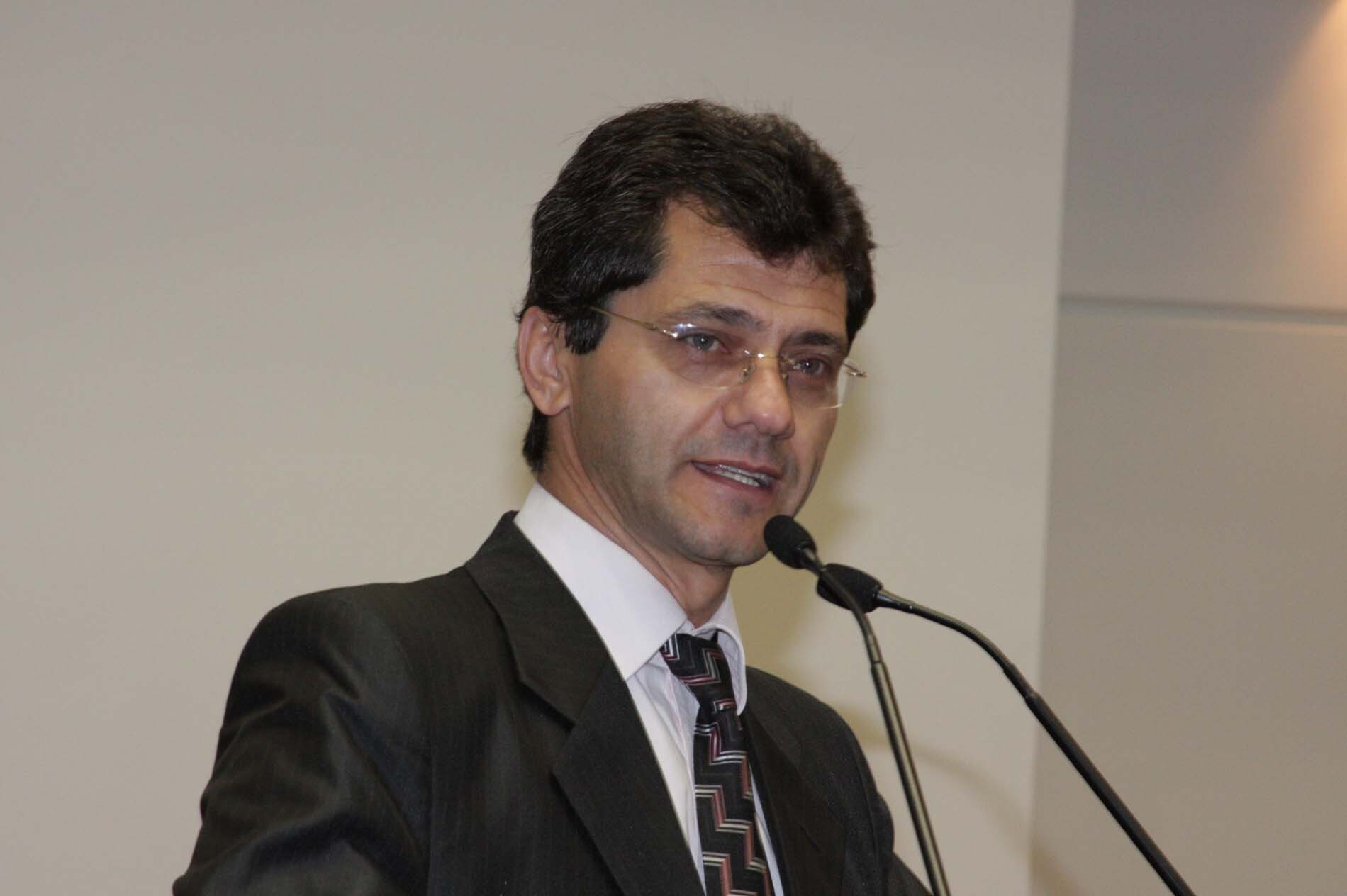 Dos Gabinetes – Moção de Jailson pede liberação de enzima para alérgicos à lactose