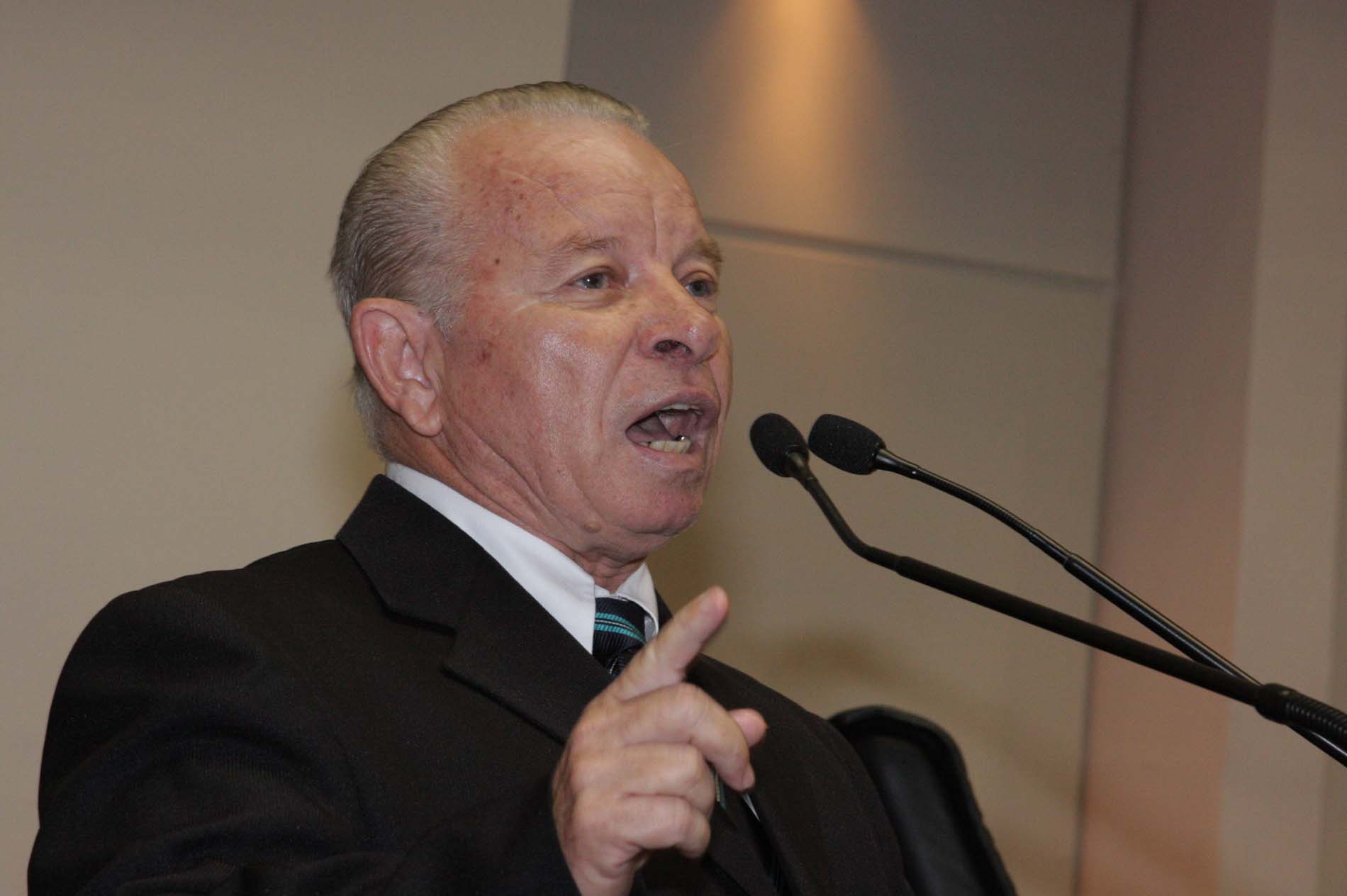 Deputado Adherbal Deba Cabral (PMDB)