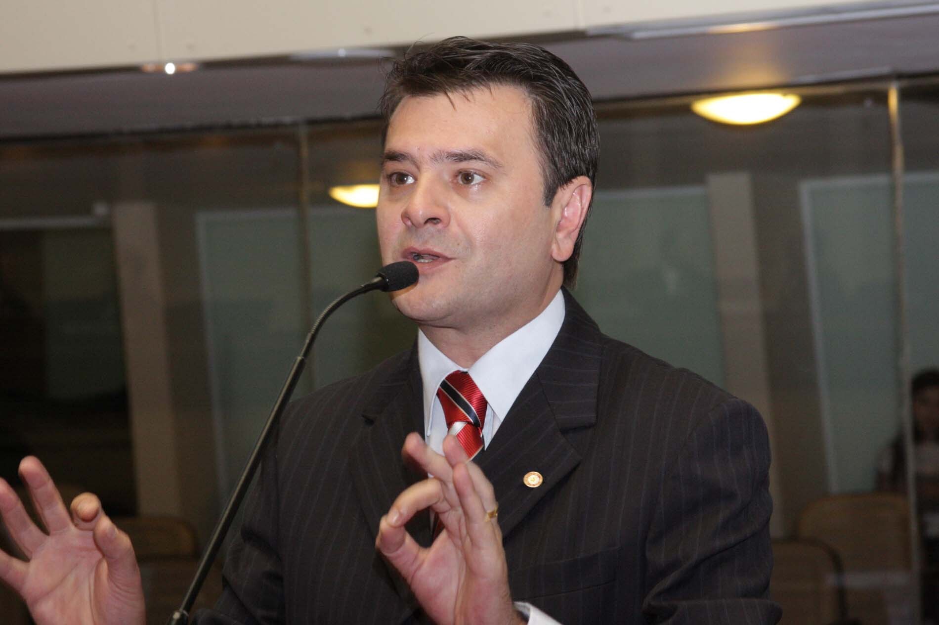 Dos Gabinetes – Deputado repudia voto de lista fechada