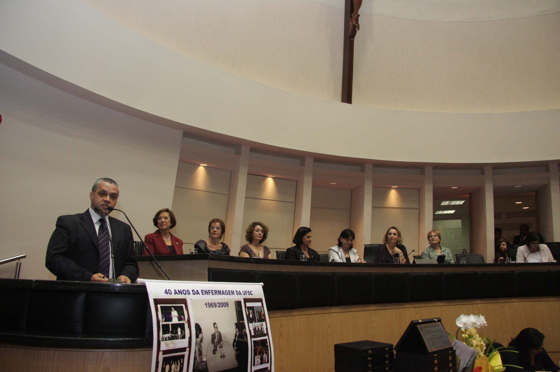 Sessão Especial em homenagem aos 40 anos de criação do Departamento de Enfermagem e do grupo de Graduação em Enfermagem da UFSC