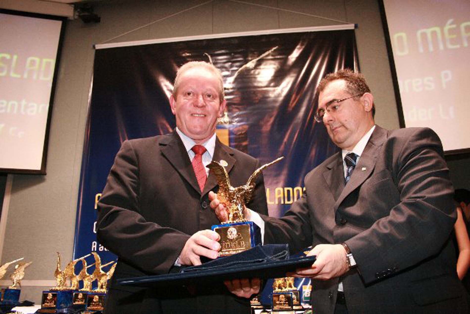 Dos Gabinetes – Marcos Vieira recebe prêmio Mérito Legislador 2008