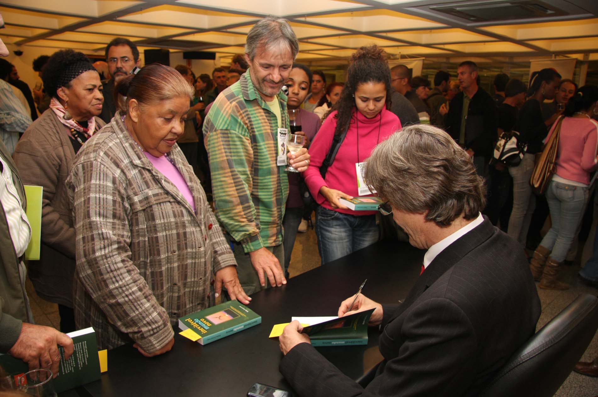 Lançamento do livro “Inevitável mundo novo”