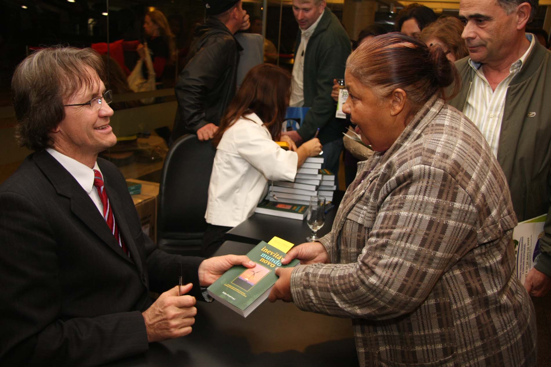Lançamento do livro “Inevitável mundo novo”