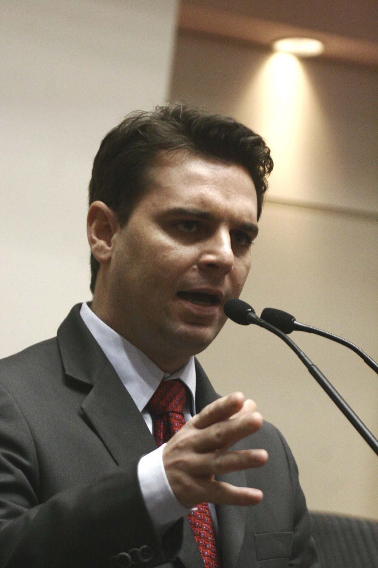 Dos Gabinetes – Placas para denunciar a embriaguez nas estradas