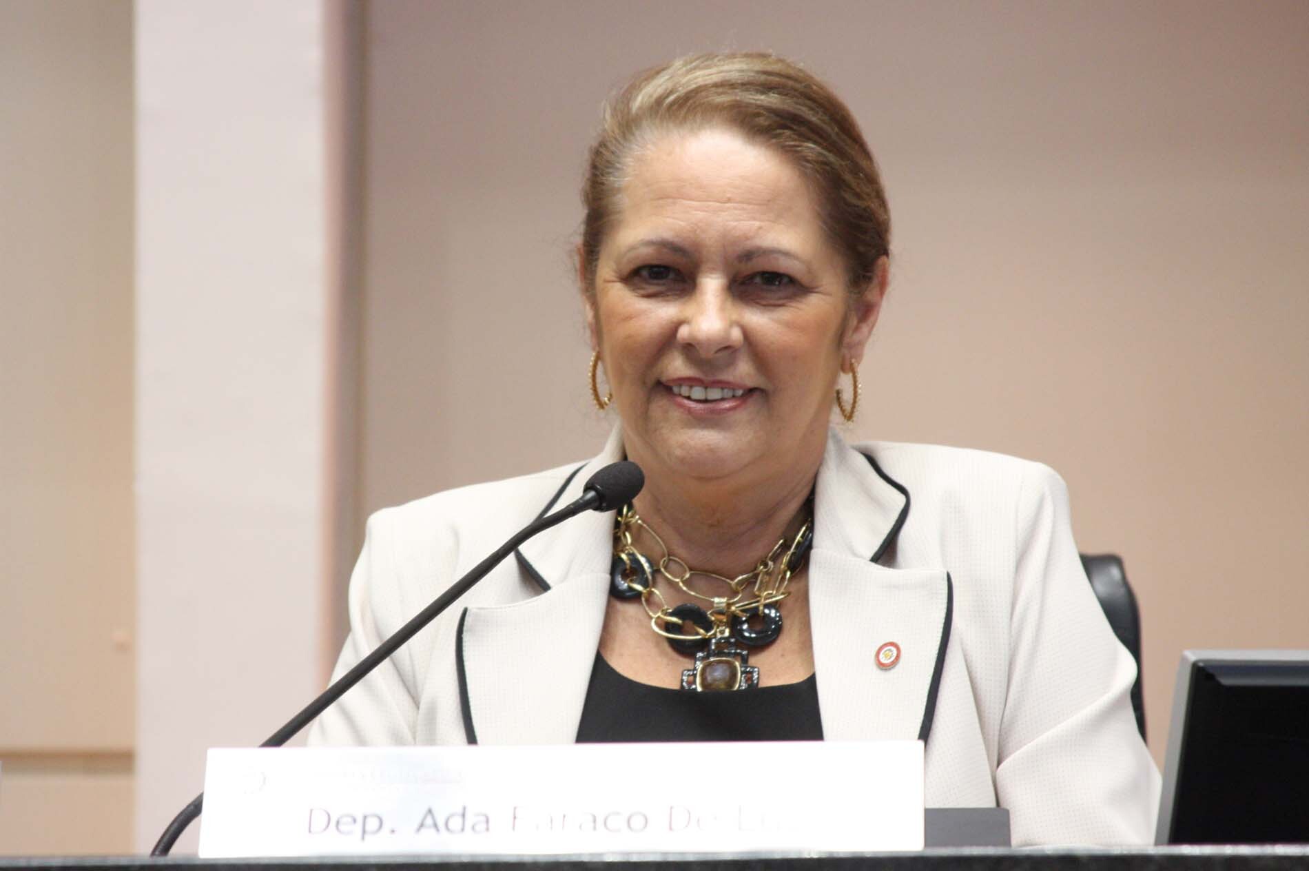 Dos Gabinetes – Deputada Ada comemora ampliação da licença maternidade