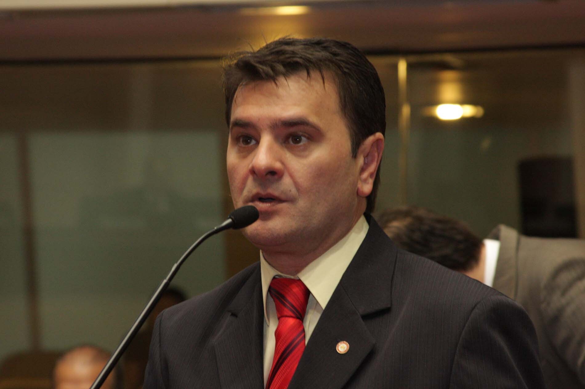 Dos Gabinetes – Líder do governo obtém garantia de vantagens salariais a policiais e bombeiros milit