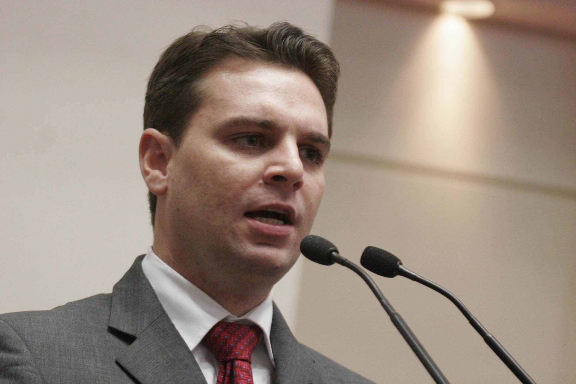 Dos Gabinetes – Cesar Souza Júnior apresenta emendas ao projeto da educação infantil