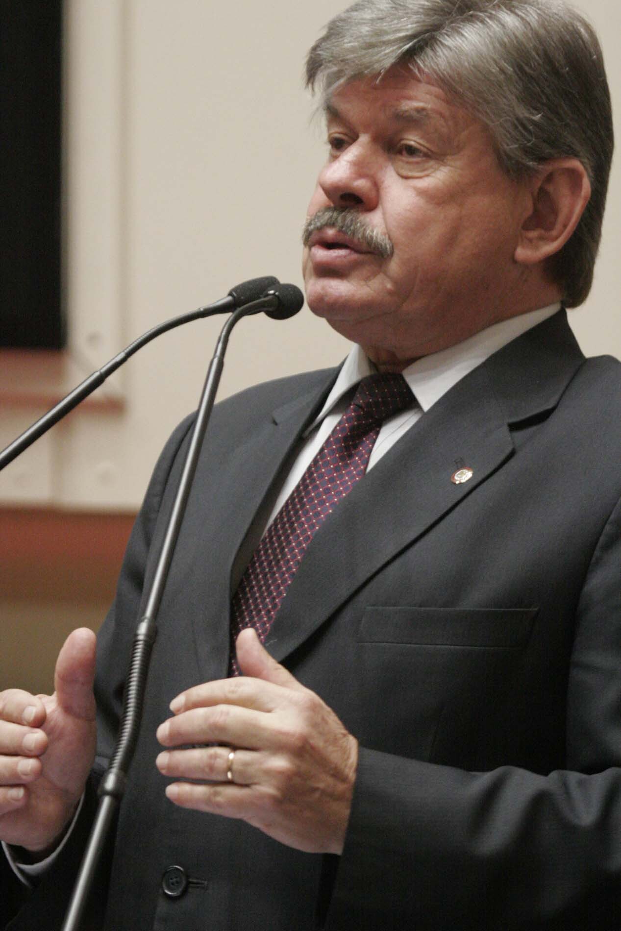 Dos Gabinetes – Presidente da Comissão de Transportes é contra cobrança de pedágio dos Palhocenses