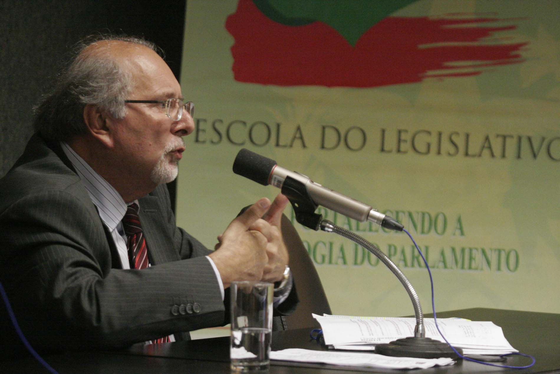 Palestrante: Péricles Prade