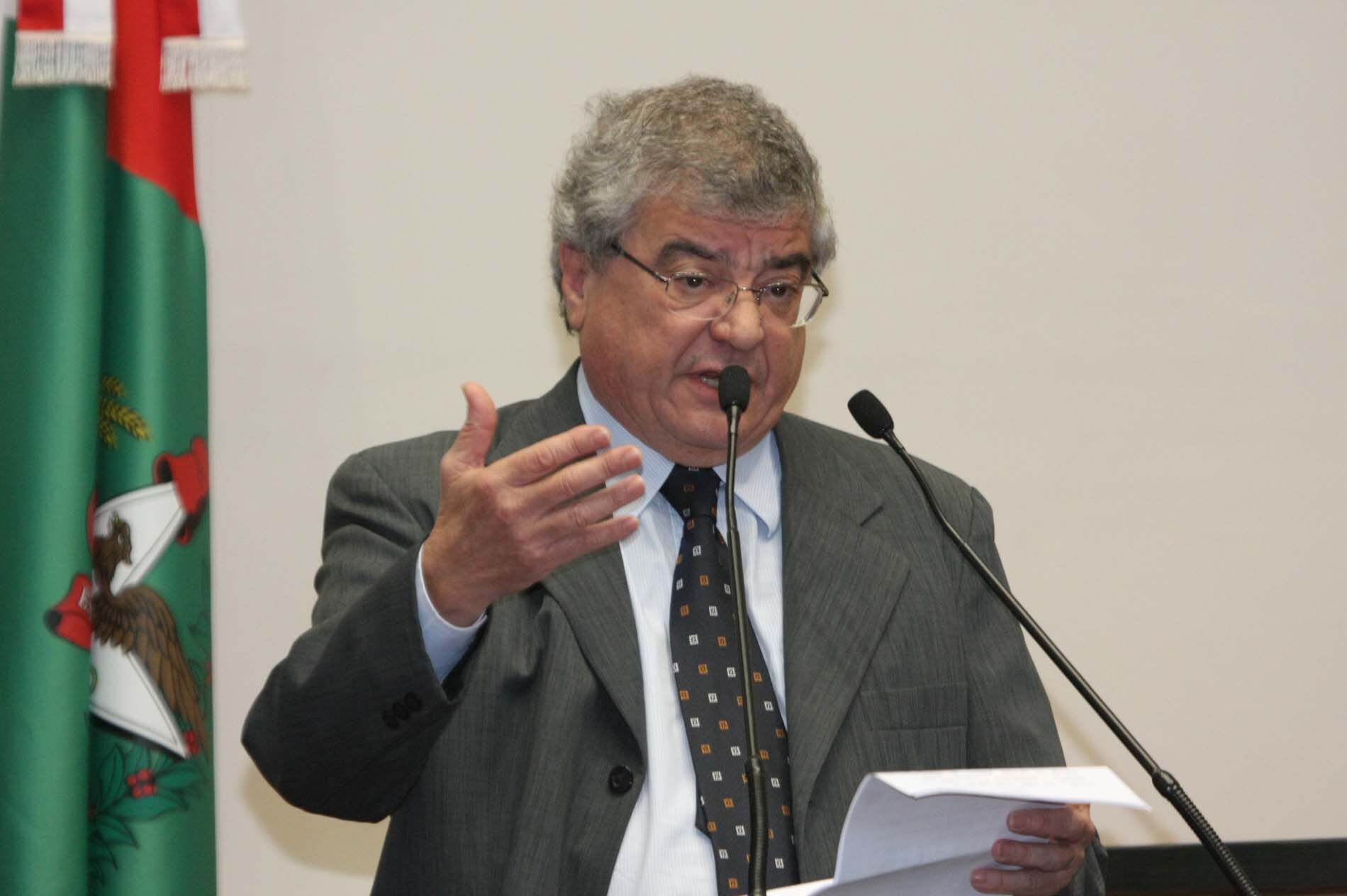 Dos Gabinetes – Lício contra a privatização da Celesc