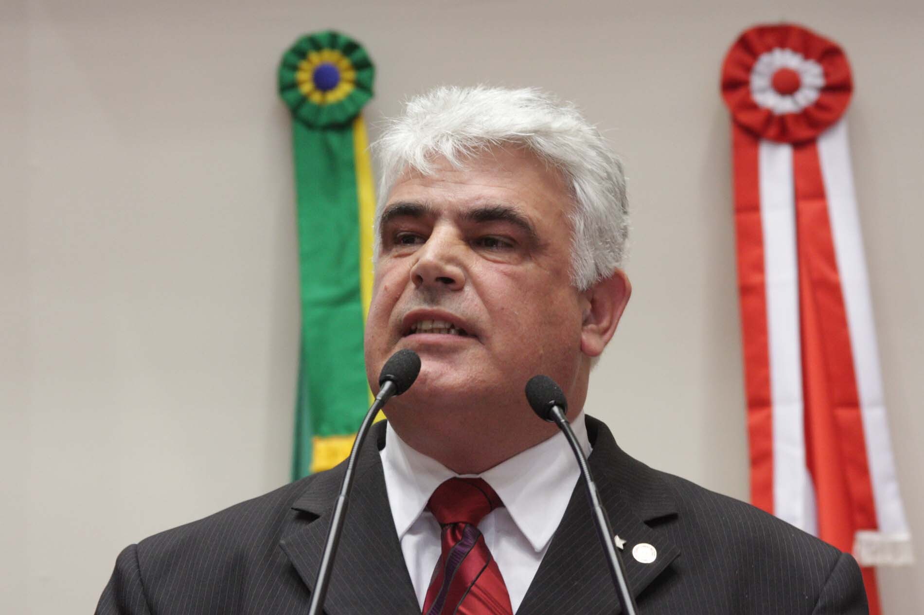 Dos Gabinetes – Décio prestigia posse de Dionei