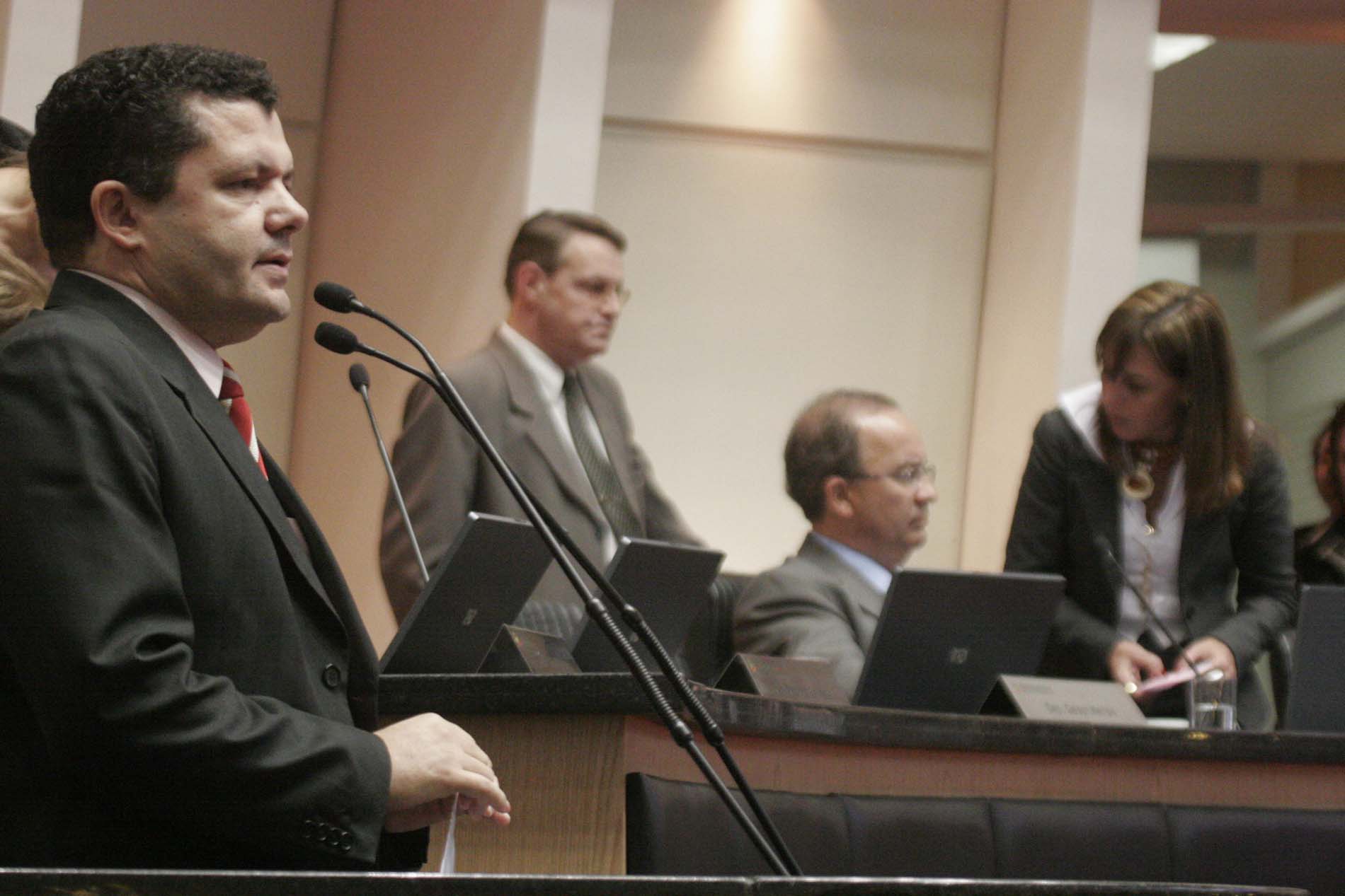Sessão Ordinária - Plenário Osni Régis - Deputado Dionei Walter da Silva (PT)