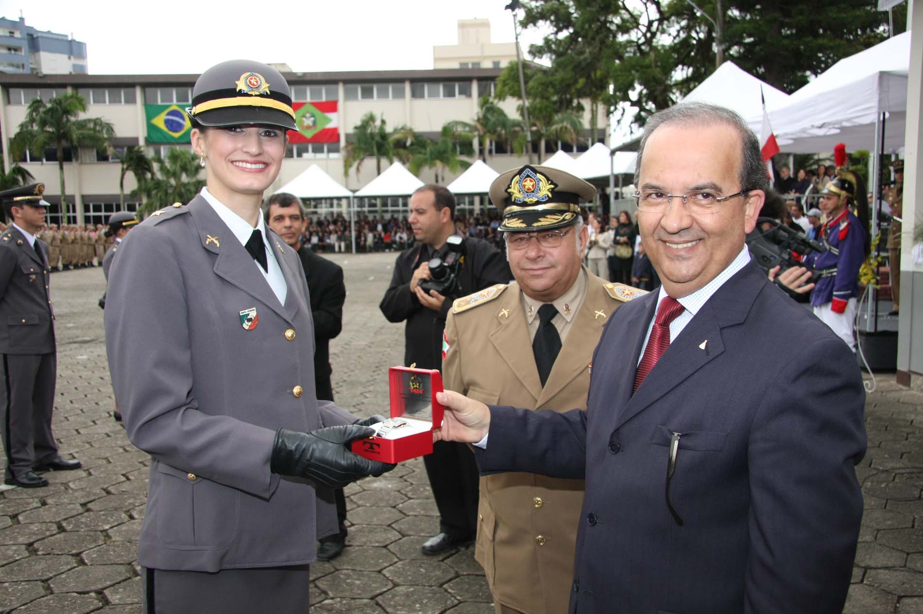 Entrega do Prêmio Assembleia Legislativa ao primeiro colocado nas matérias de ciências humanas e sociais do Curso de Formação de Oficiais