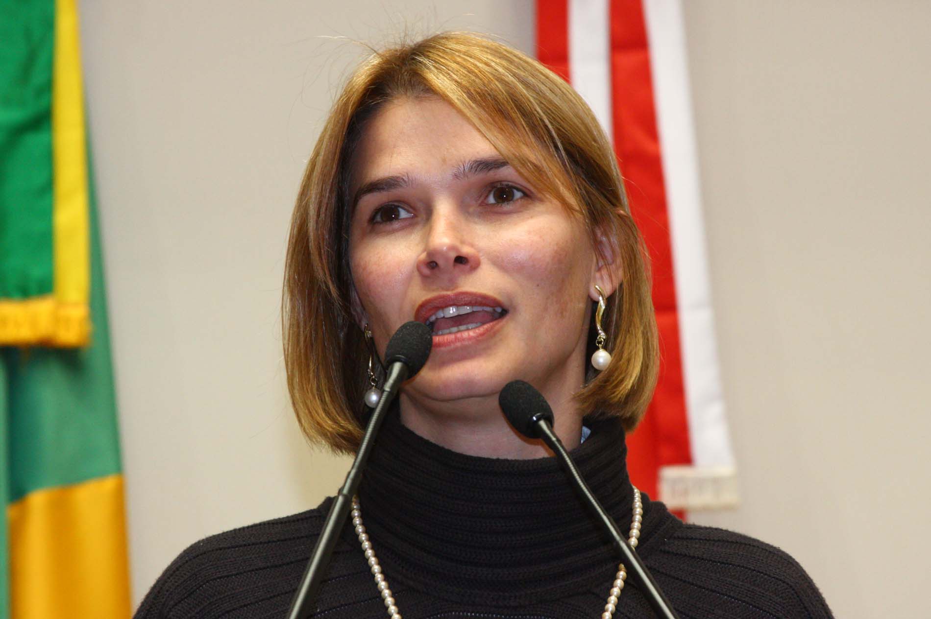 Deputada Angela Albino (PCdoB)