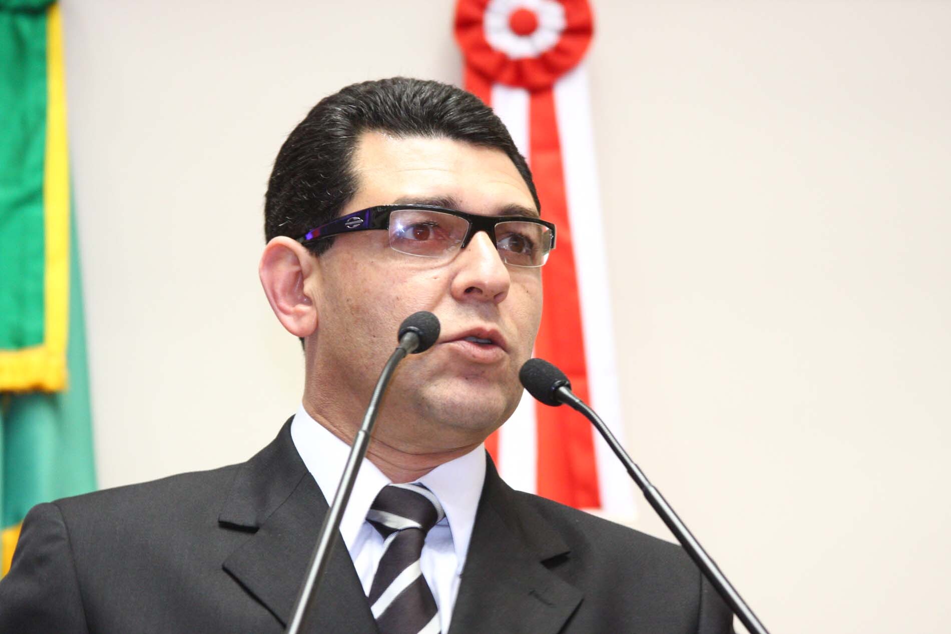 Dos Gabinetes – Dois projetos de Plinio beneficiam universitários em curso de graduação
