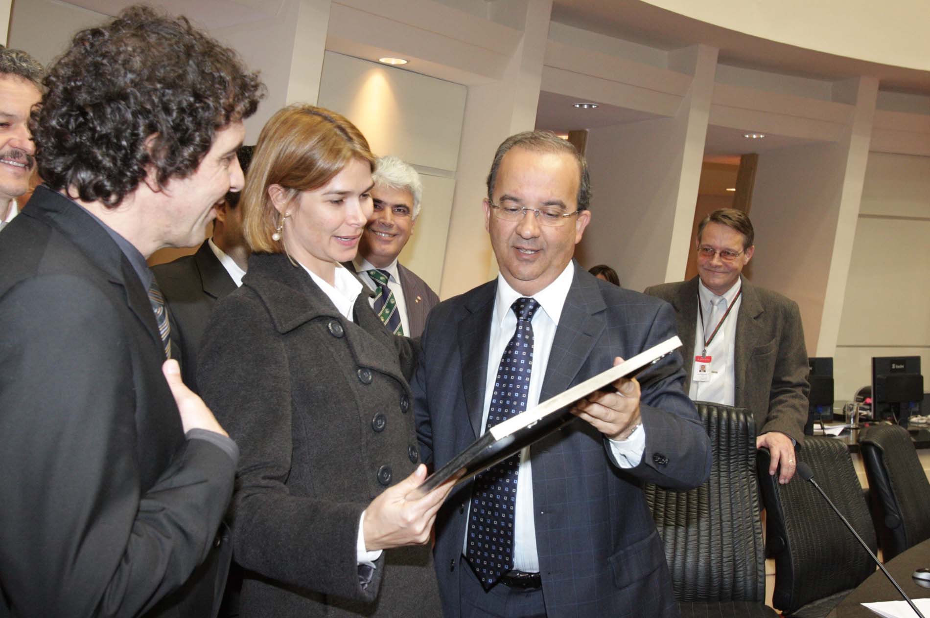 Deputada Angela Albino (PCdoB) recebe homenagem