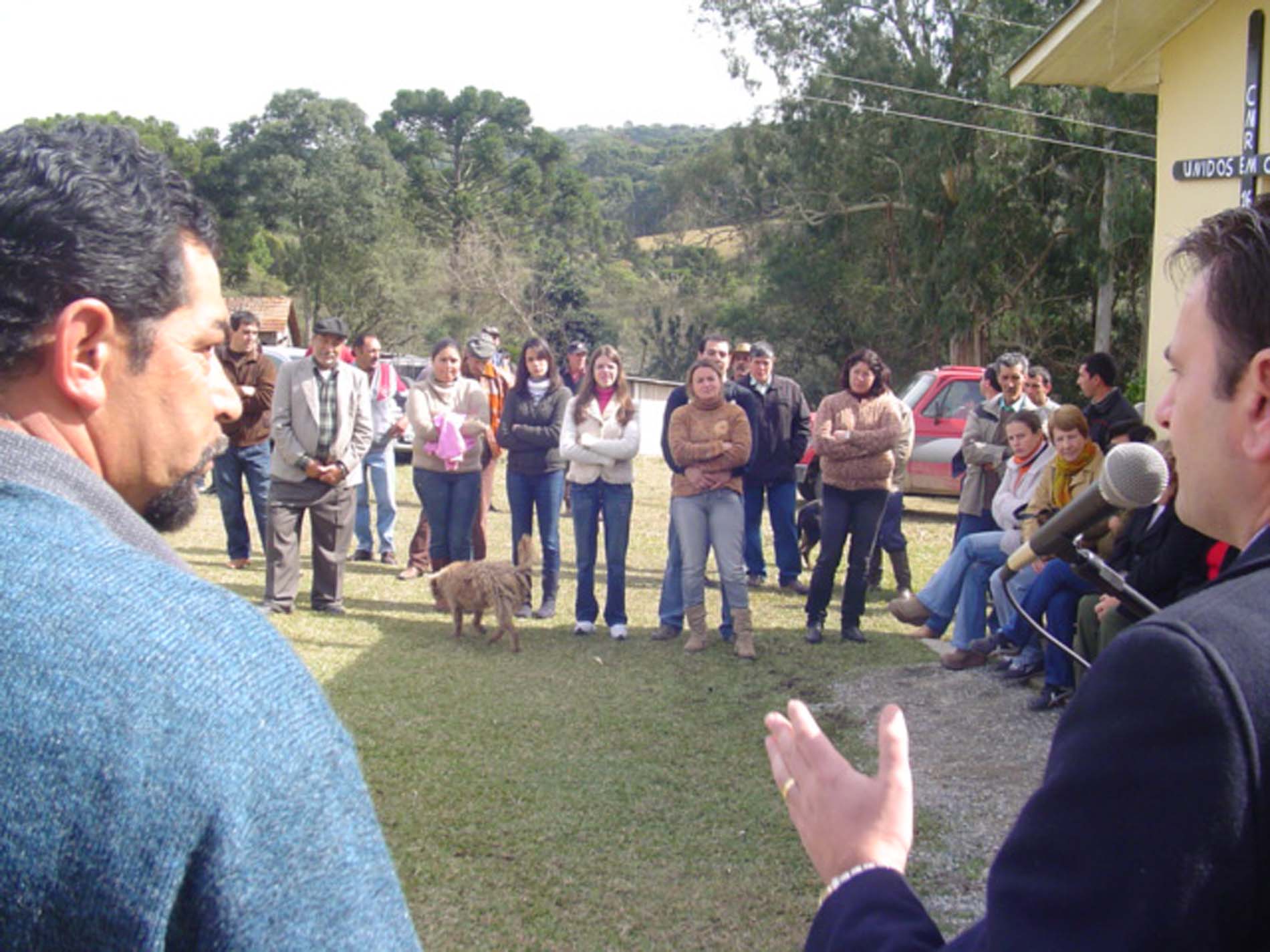 Potreiros e Vila Mariza ganham parques infantis