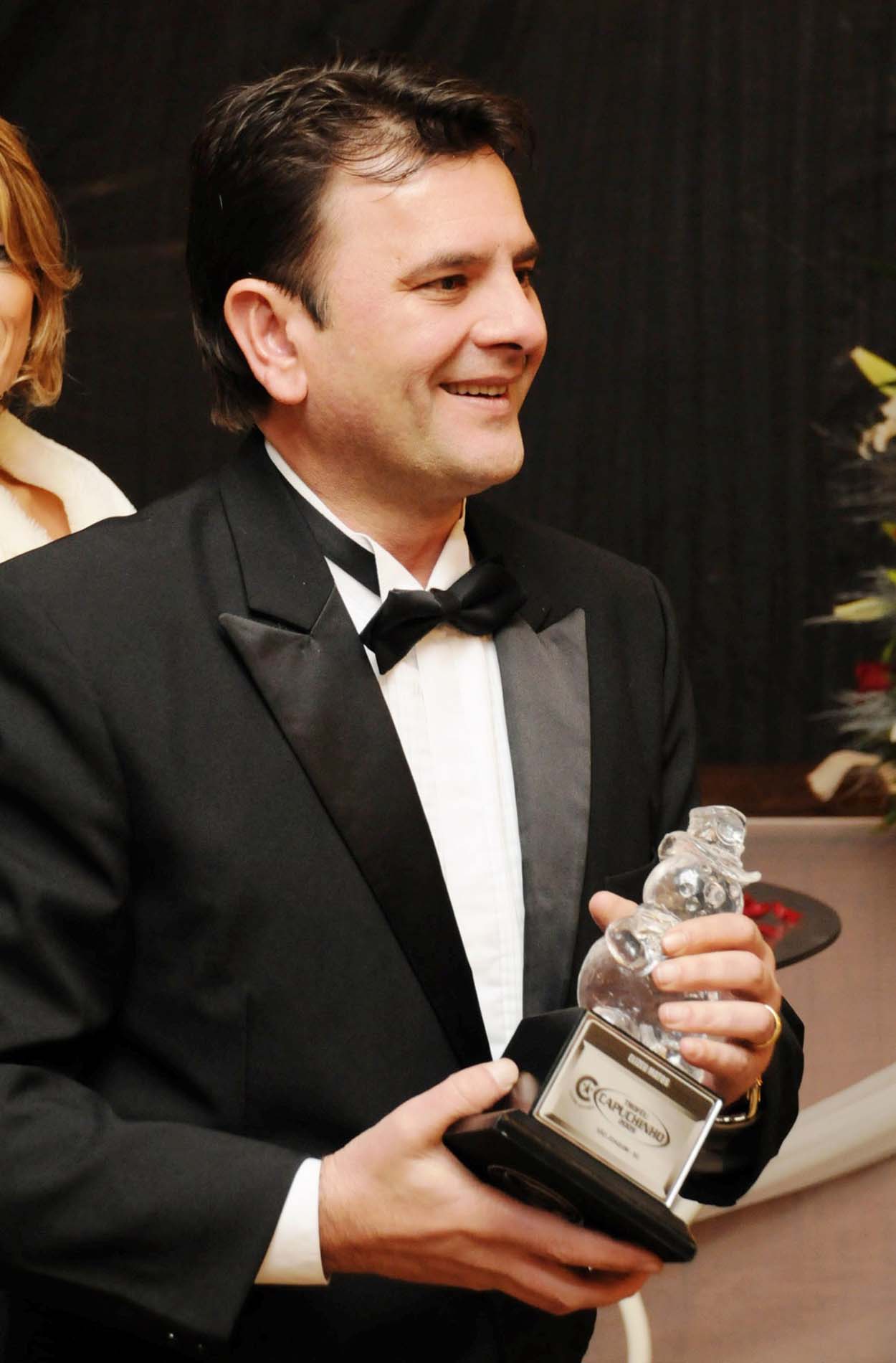 Deputado Elizeu Mattos recebe Troféu Capuchinho