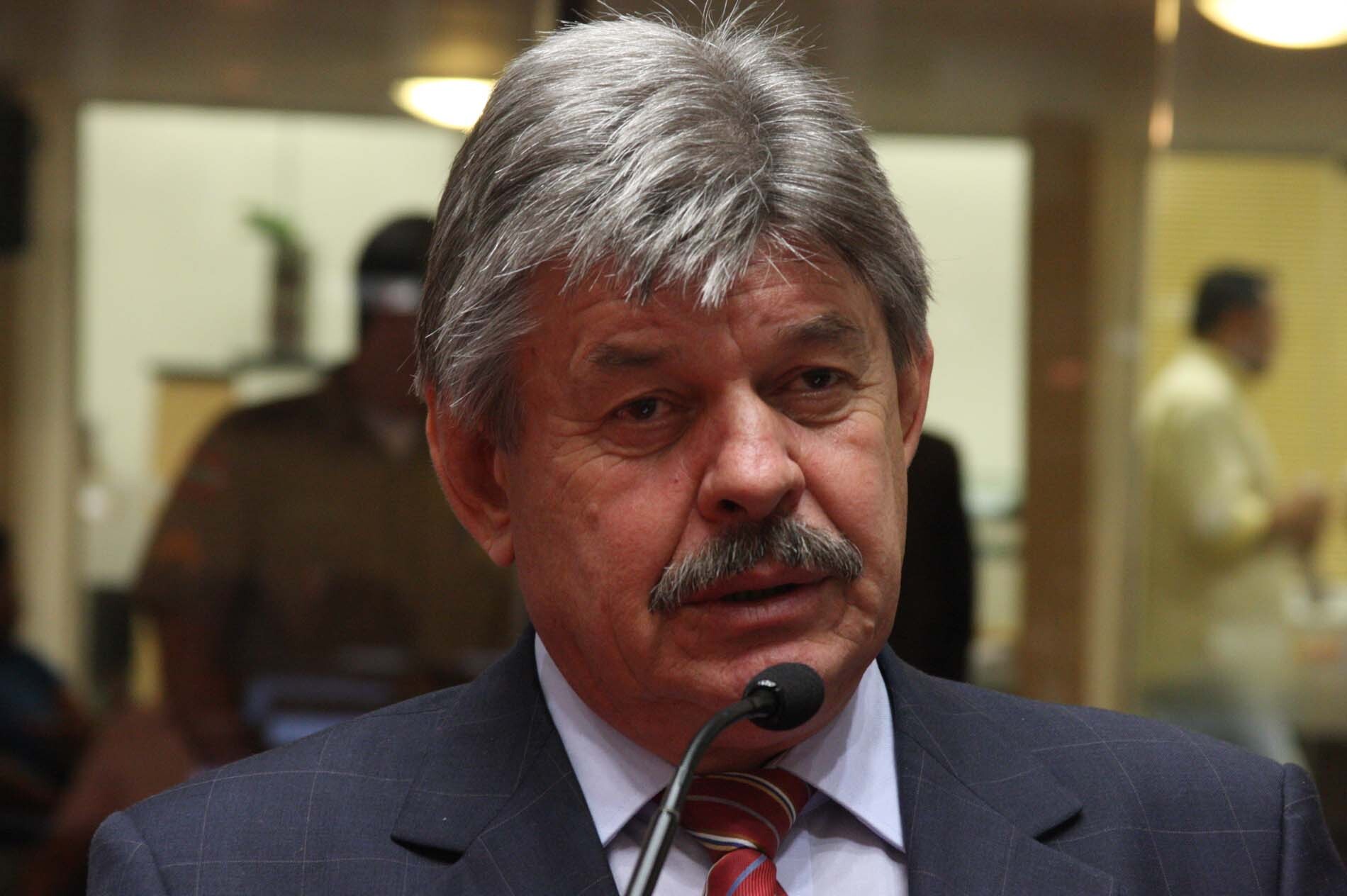 Dos Gabinetes – Caramori indignado com o que classifica como “bandalheira” no Senado Federal