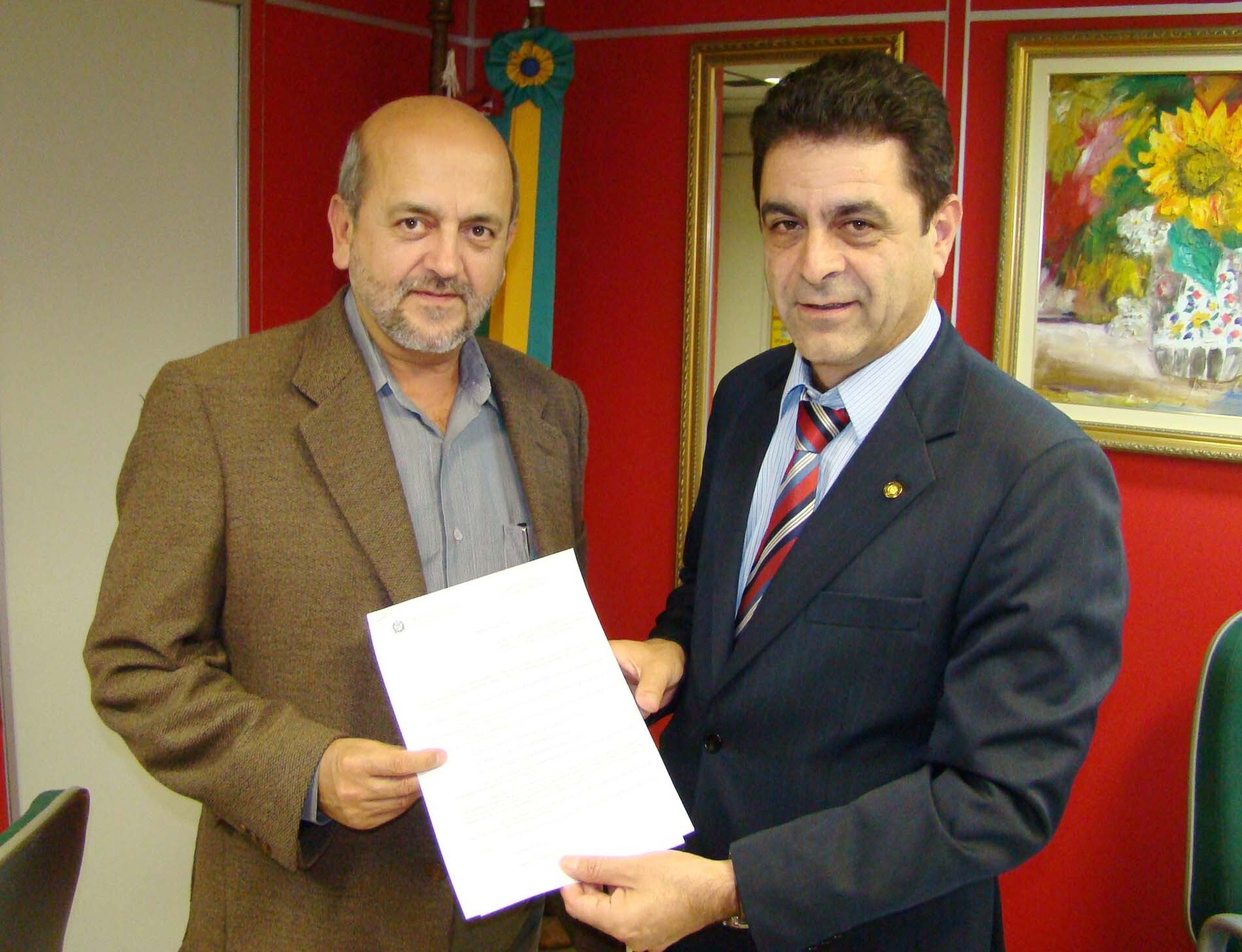 Dos Gabinetes – Dagomar Carneiro apresenta projeto de lei em prol da saúde bucal