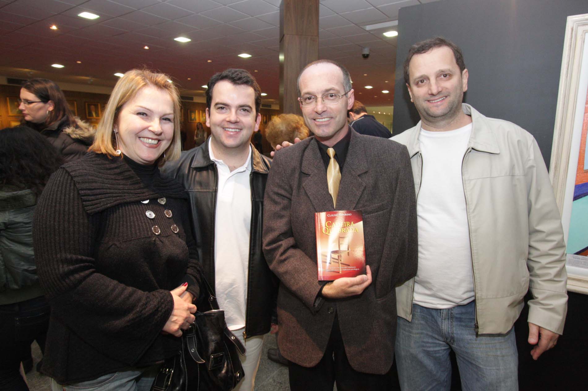 Lançamento do Livro – Cadeira Quebrada
