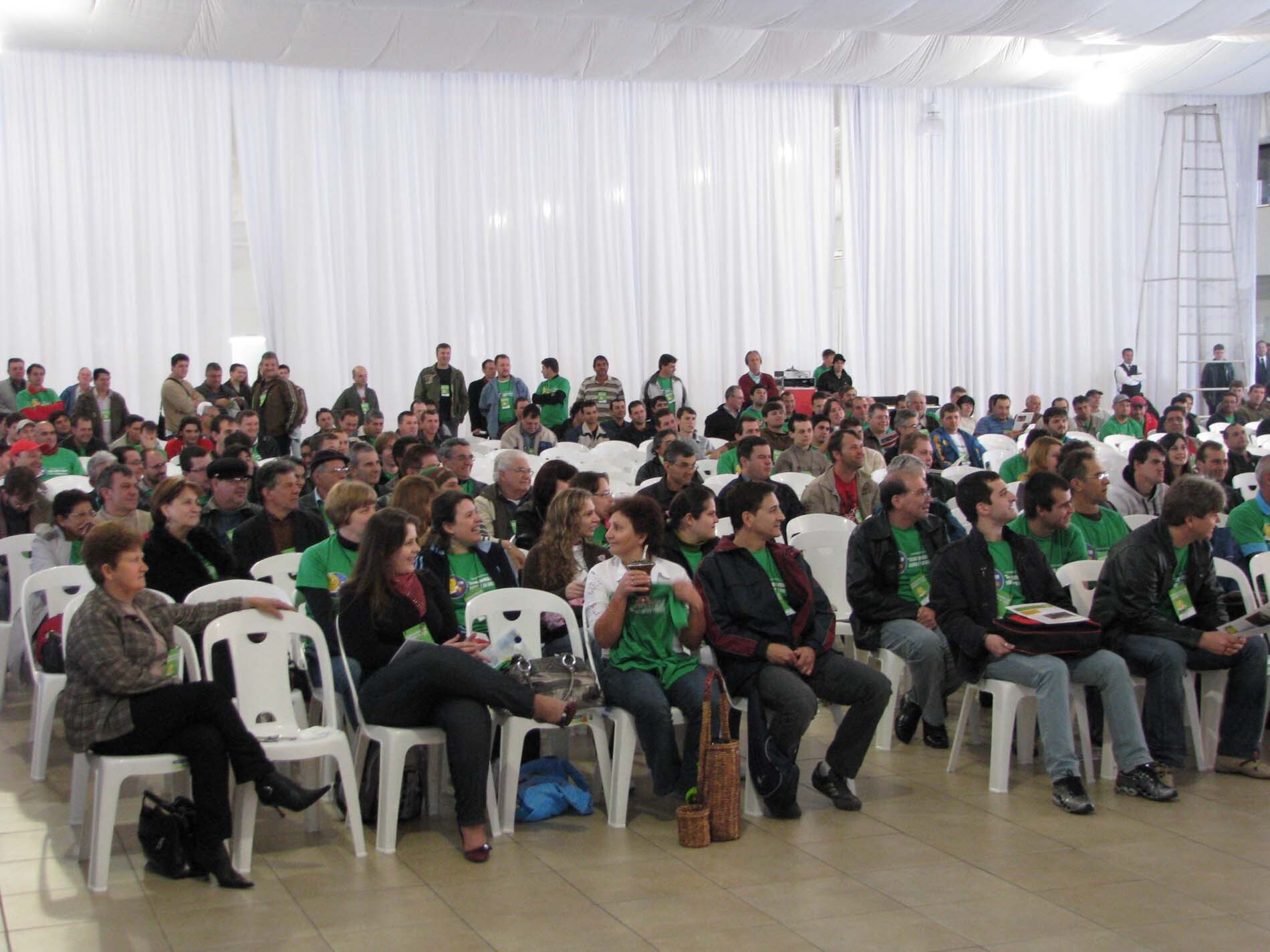 Deputado Sargento Soares (PDT) participa da assembleia dos funcionários da Celesc em manifestação contra privatização.