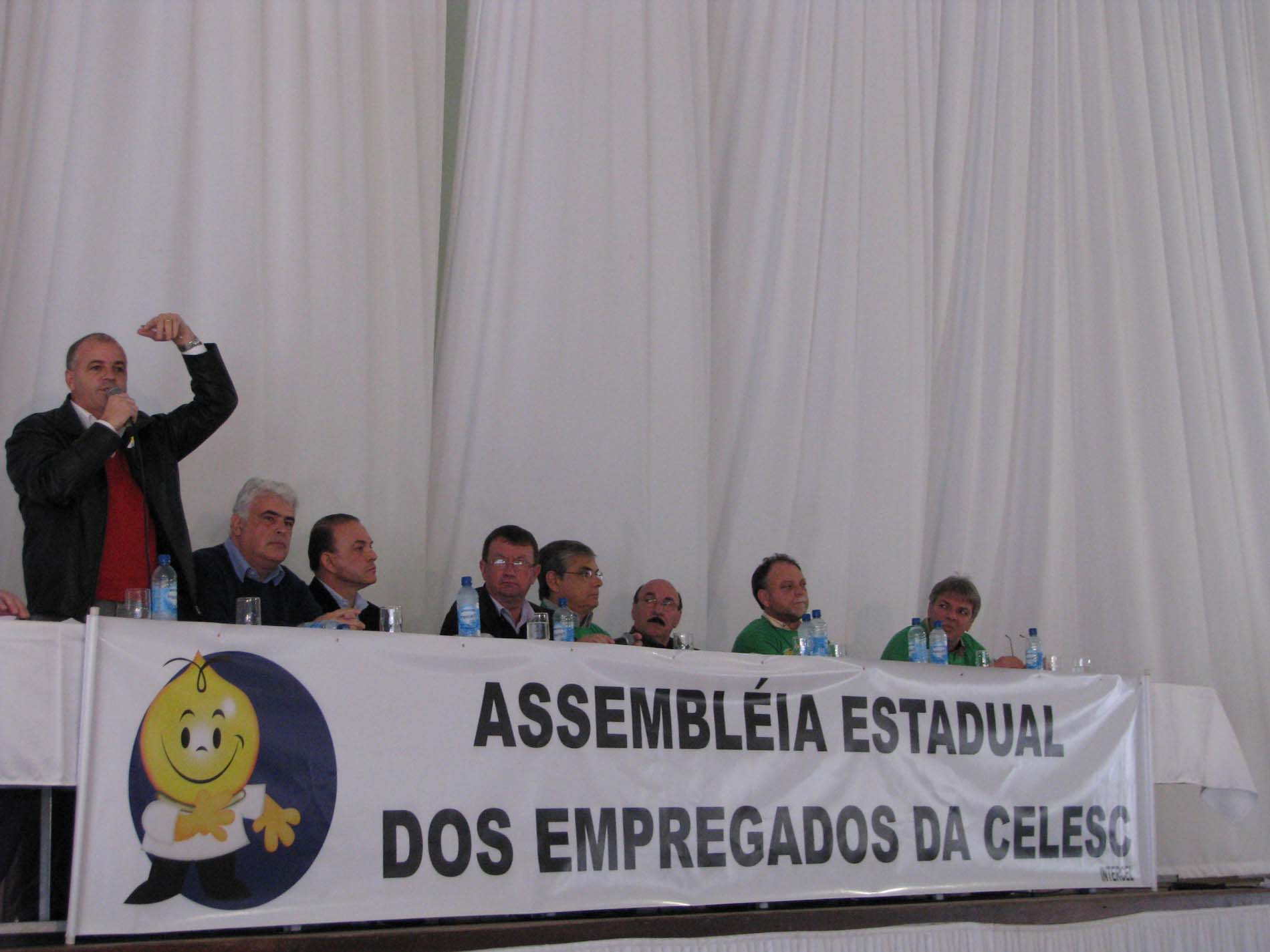 Deputado Sargento Soares (PDT) participa da assembleia dos funcionários da Celesc em manifestação contra privatização.