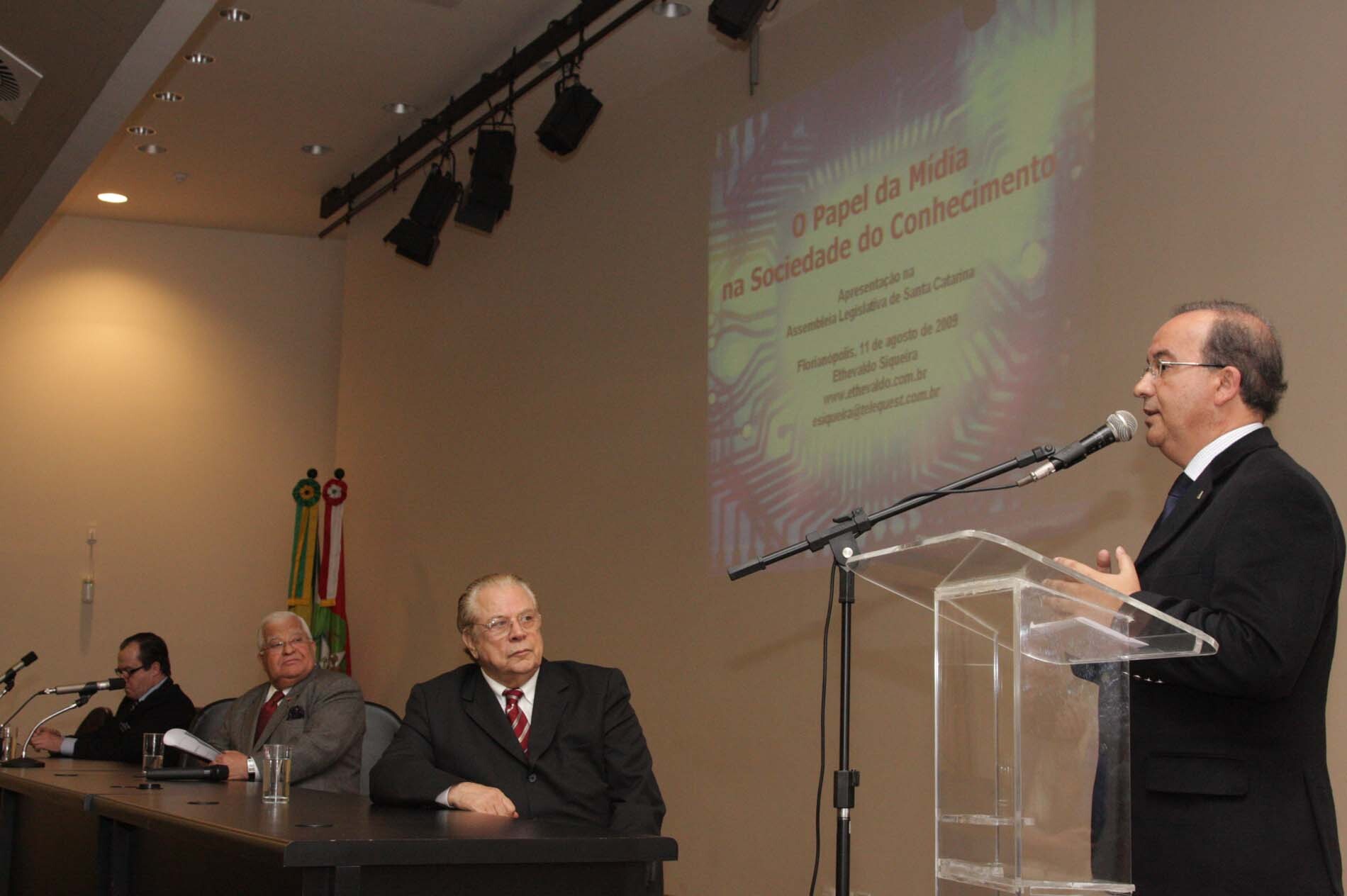 Dos Gabinetes – Presidente Jorginho Mello prestigia agenda de cooperação entre imprensa e segmentos