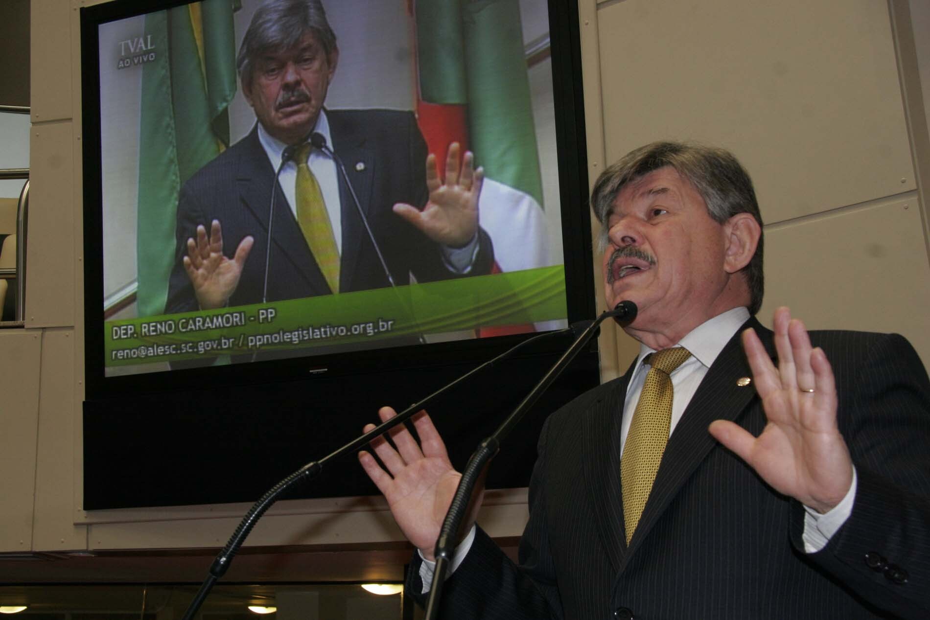 Dos Gabinetes – Reno Caramori critica secretarias regionais