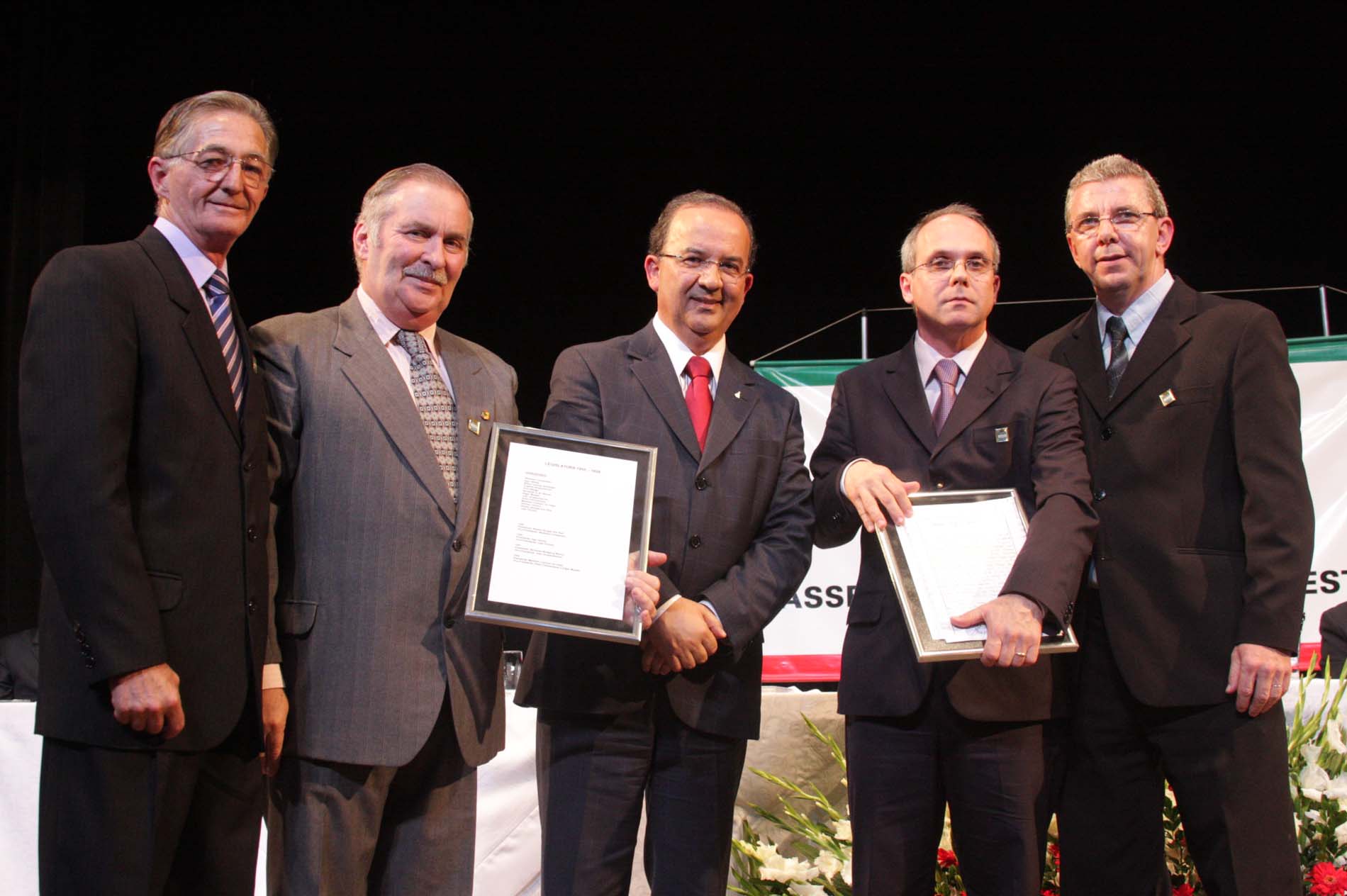 Sessão Solene comemorativa pela passagem dos 50 anos de Emancipação Política do Município de Pomerode e o Lançamento do Livro -De Rio do Testo a Pomerode-