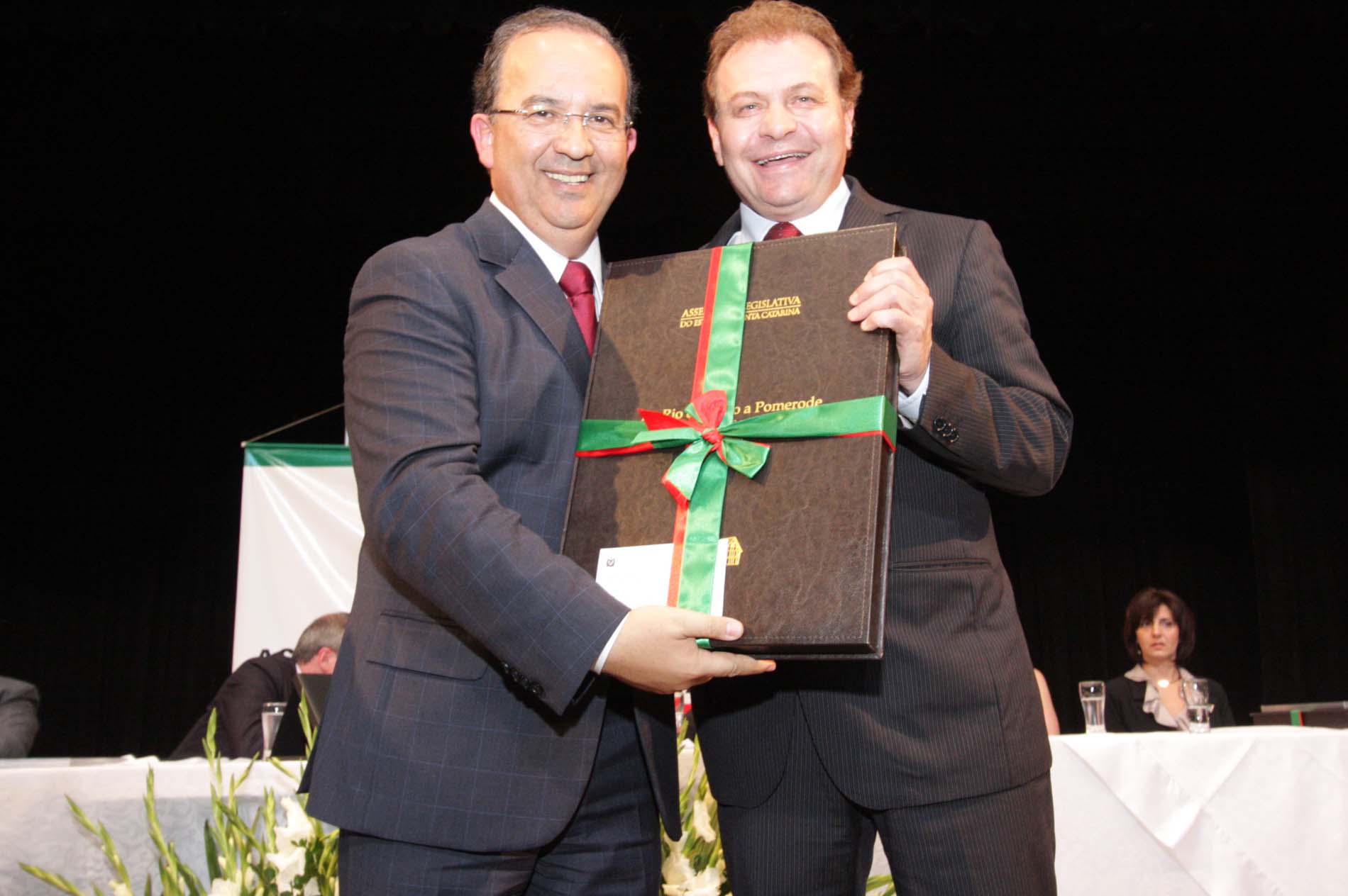 Sessão Solene comemorativa pela passagem dos 50 anos de Emancipação Política do Município de Pomerode e o Lançamento do Livro -De Rio do Testo a Pomerode-