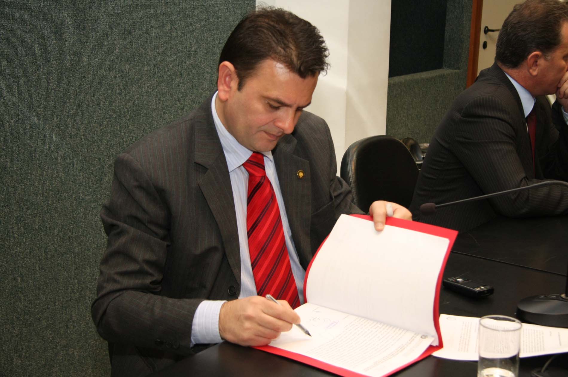 Deputado Elizeu Mattos (PMDB)