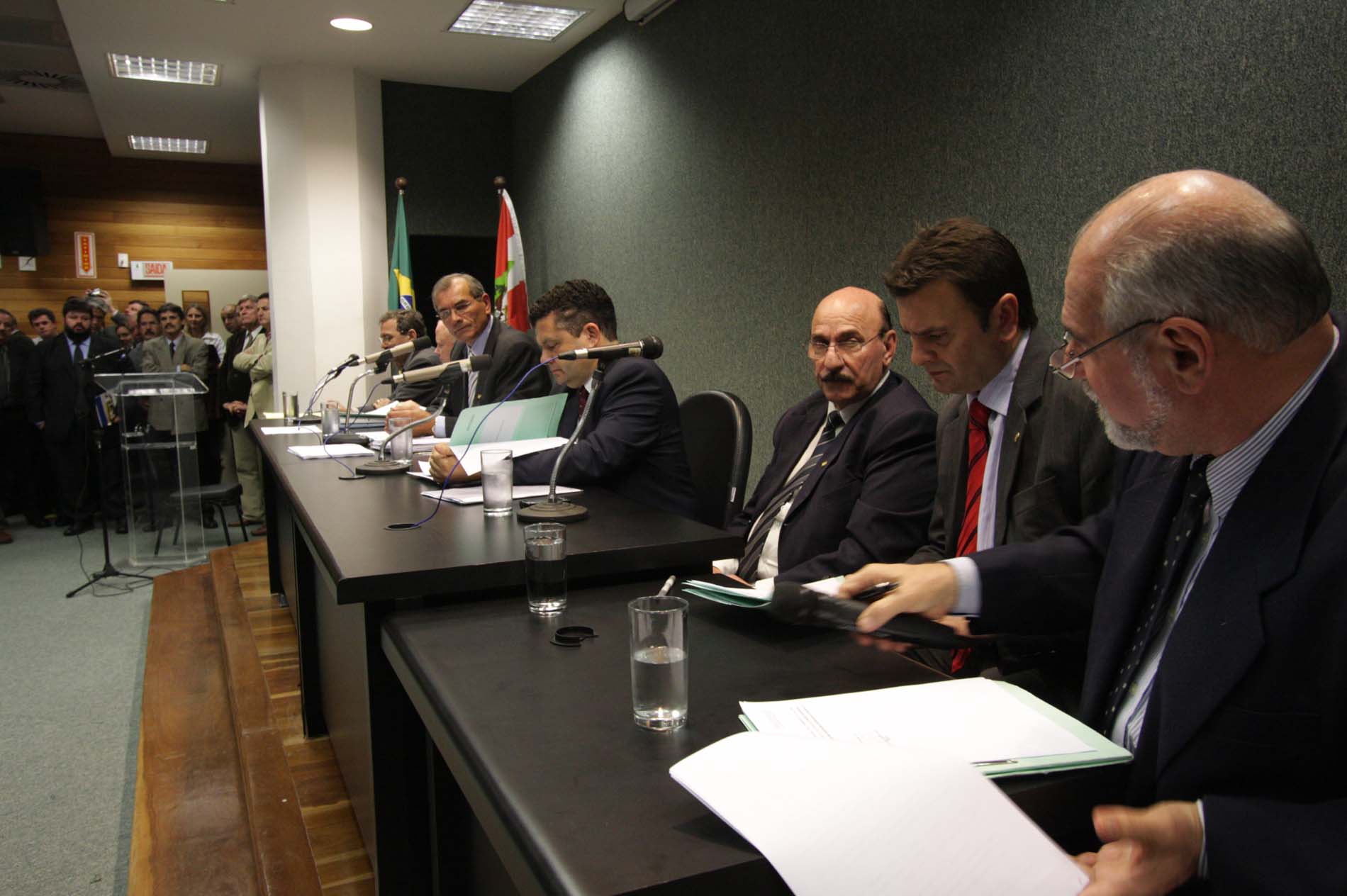 Reunião da Comissão de Economia - Discussão do projeto do salário mínimo regional.