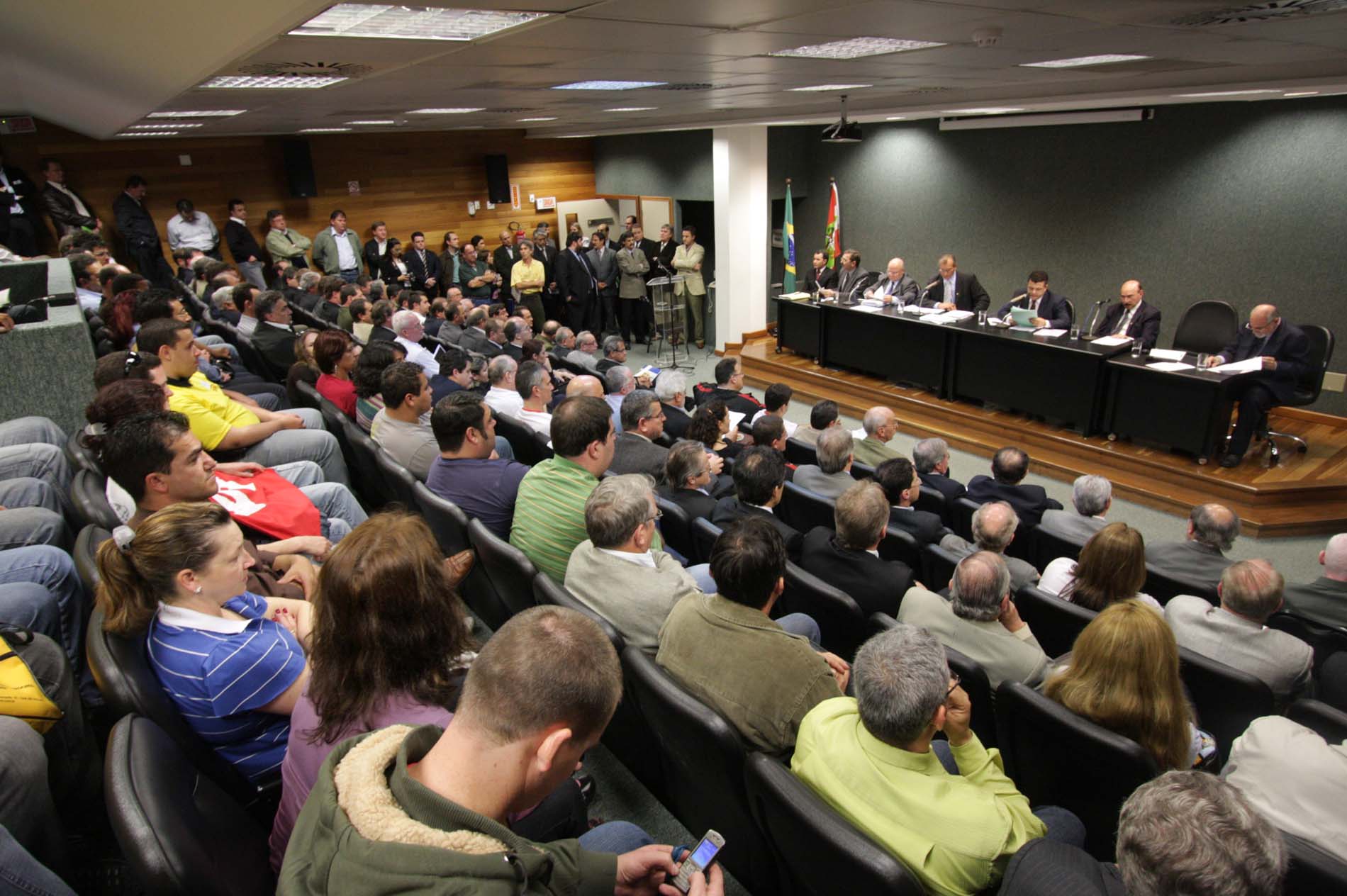 Reunião da Comissão de Economia - Discussão do projeto do salário mínimo regional.
