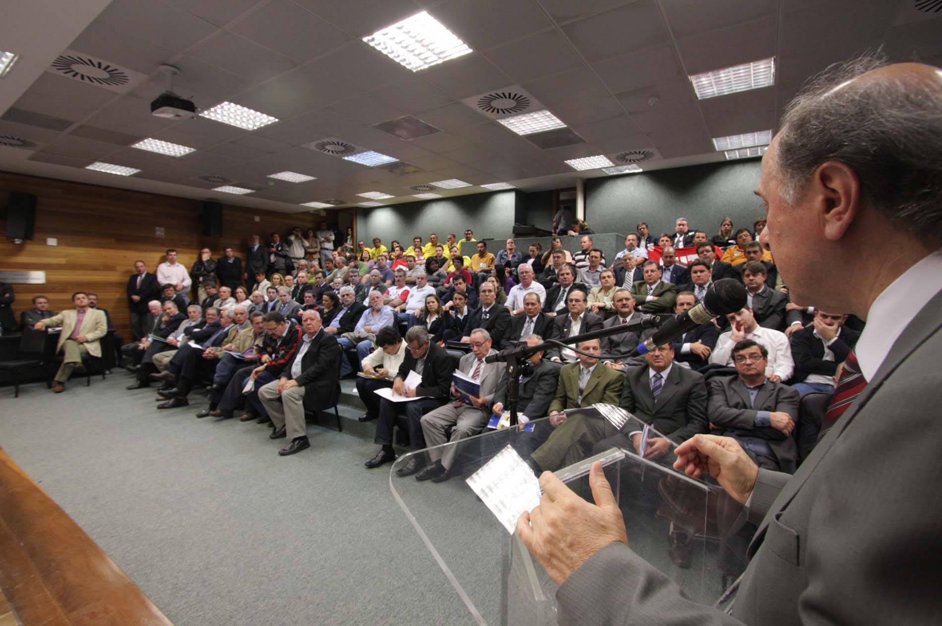 Reunião da Comissão de Economia - Discussão do projeto do salário mínimo regional.