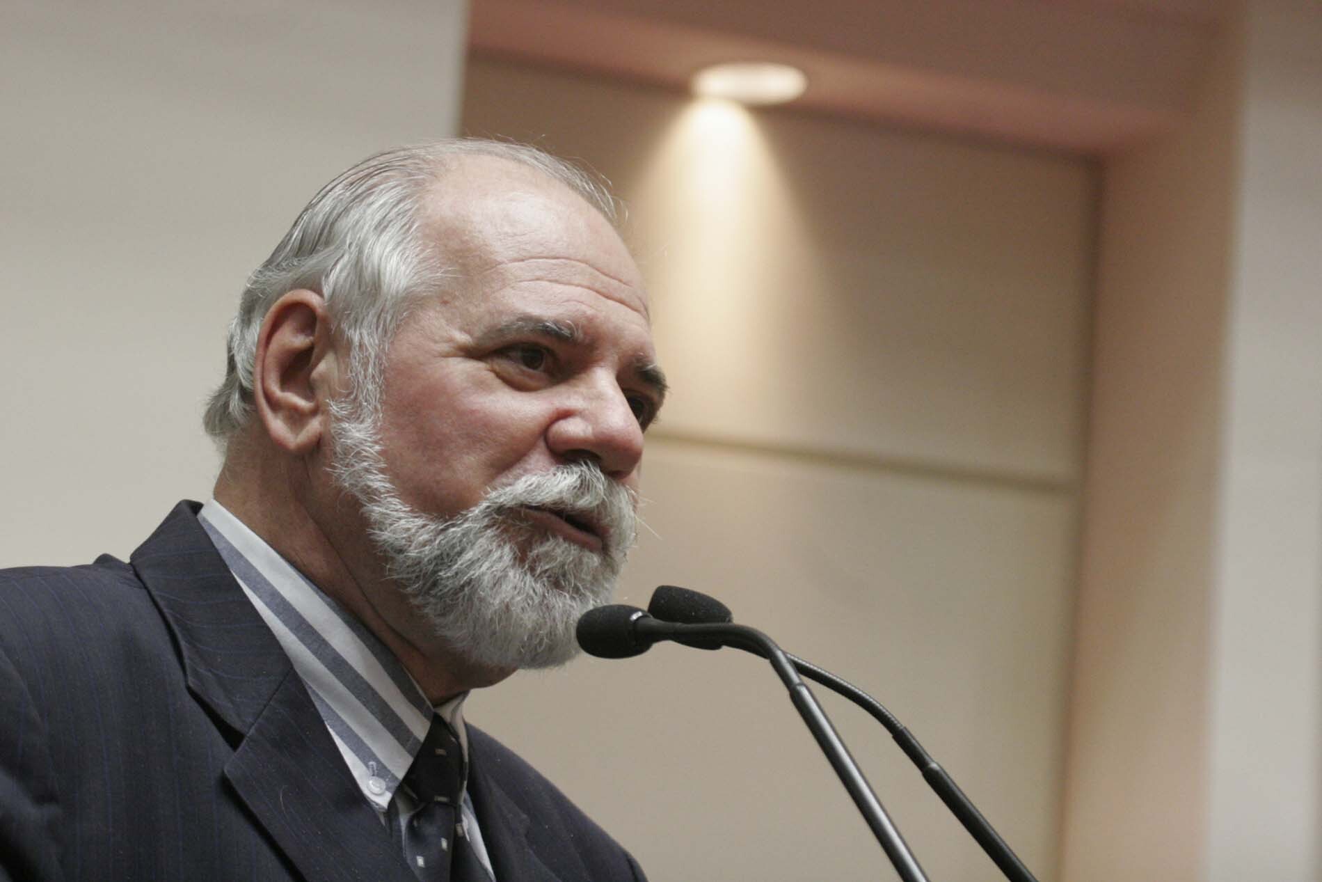 Dos Gabinetes – Ensino a distância: Projeto de Lei chega às mãos de Paulo Bauer