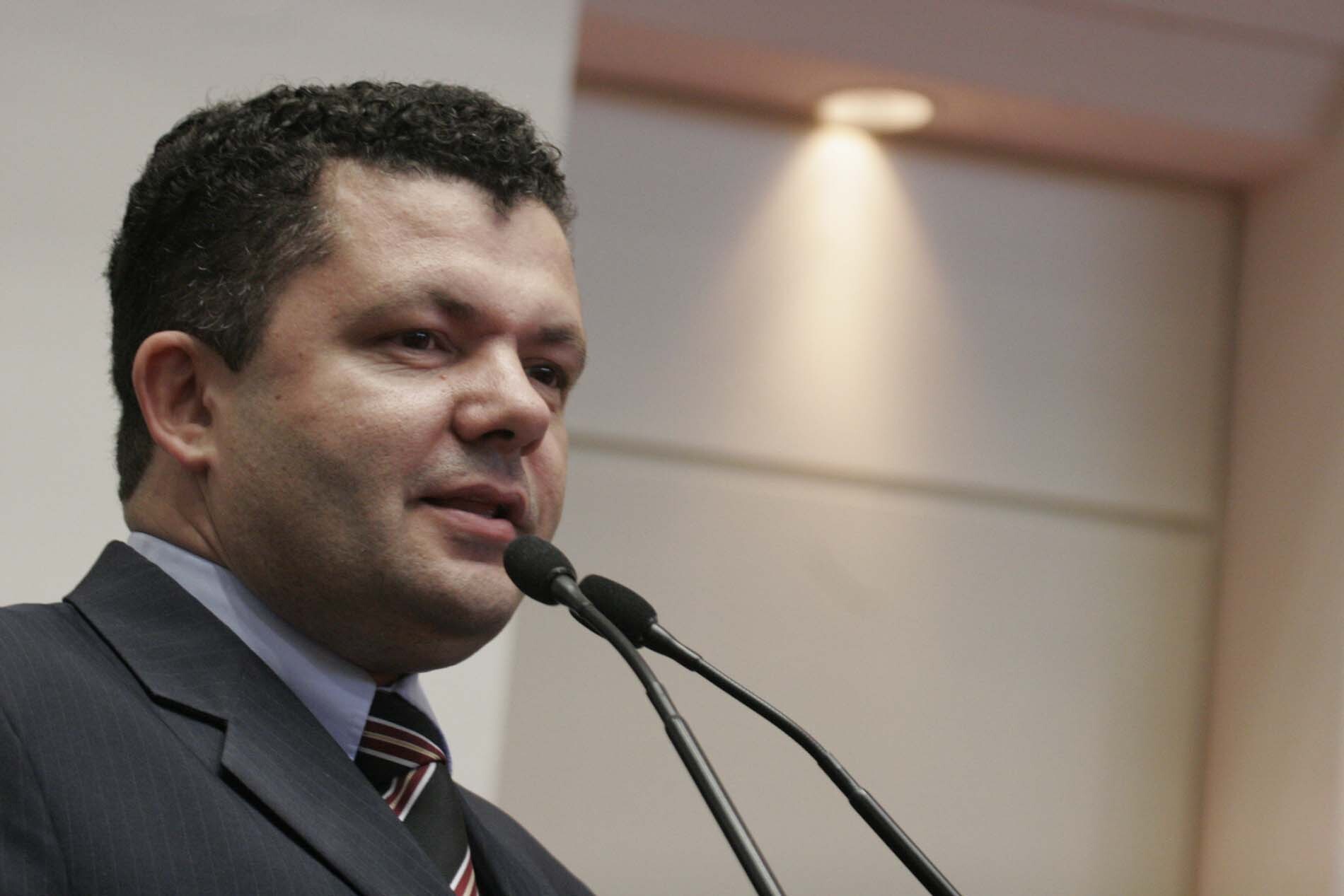 Dos Gabinetes – Dionei propõe data-base para o reajuste do mínimo regional
