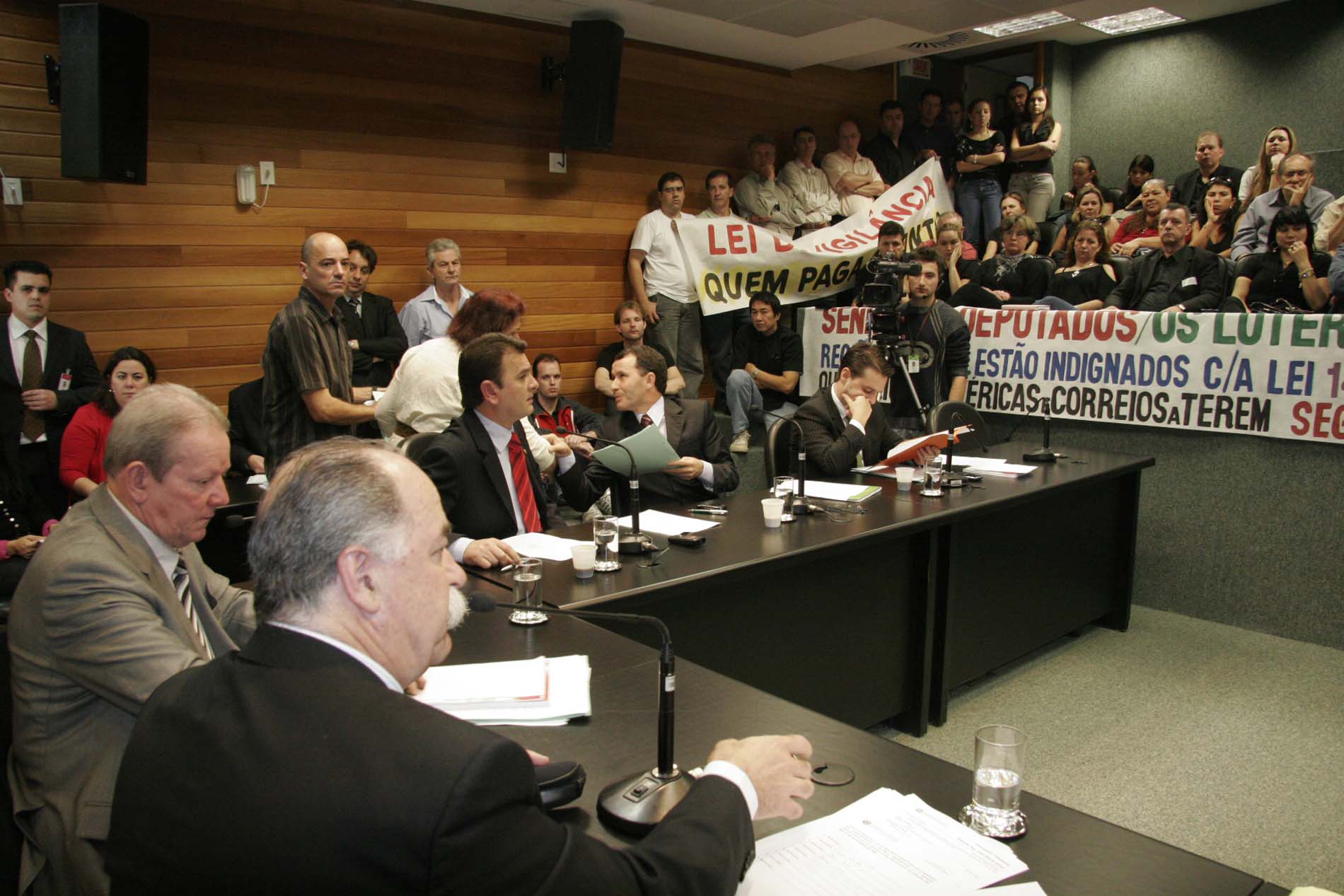 Deputados da CCJ aprovam projetos que tratam da proibição do fumo