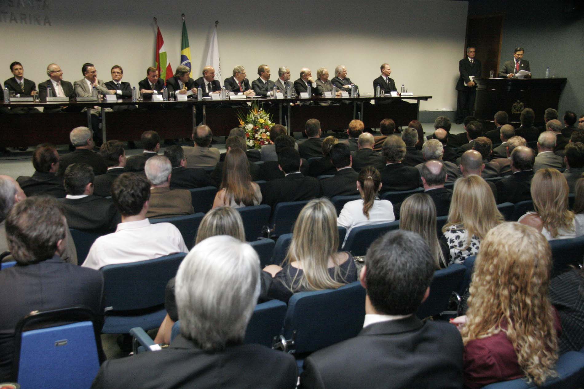 Julio Garcia toma posse como conselheiro do Tribunal de Contas de Santa Catarina