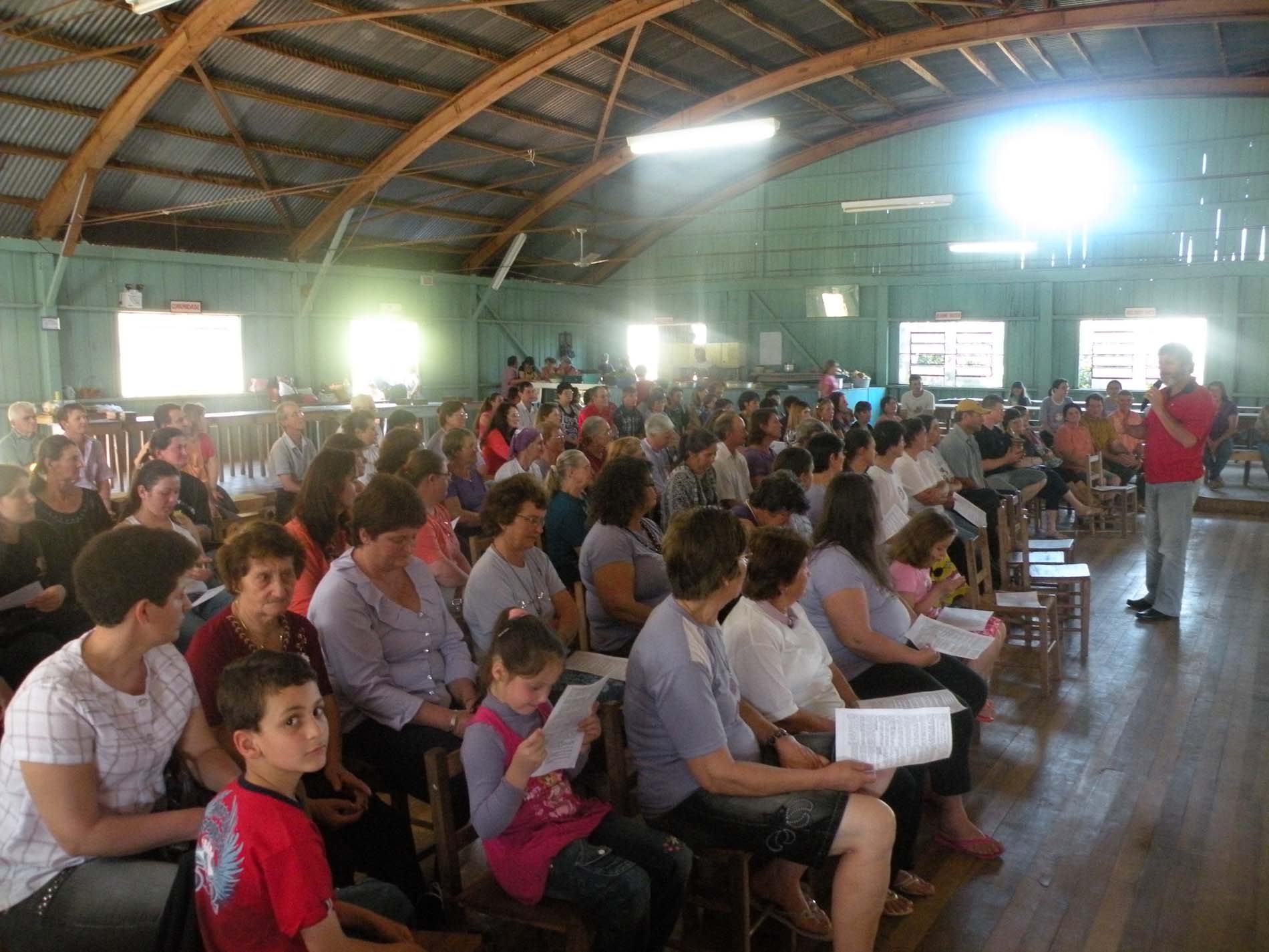 Camponesas promovem atividade sobre sementes criou