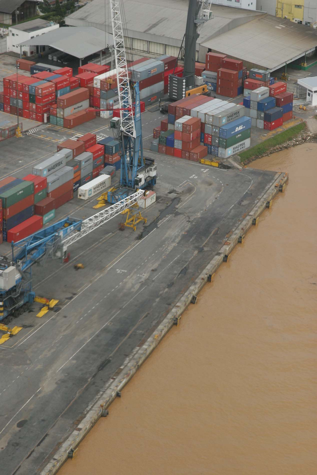 Porto de Itajaí em dezembro de 2008